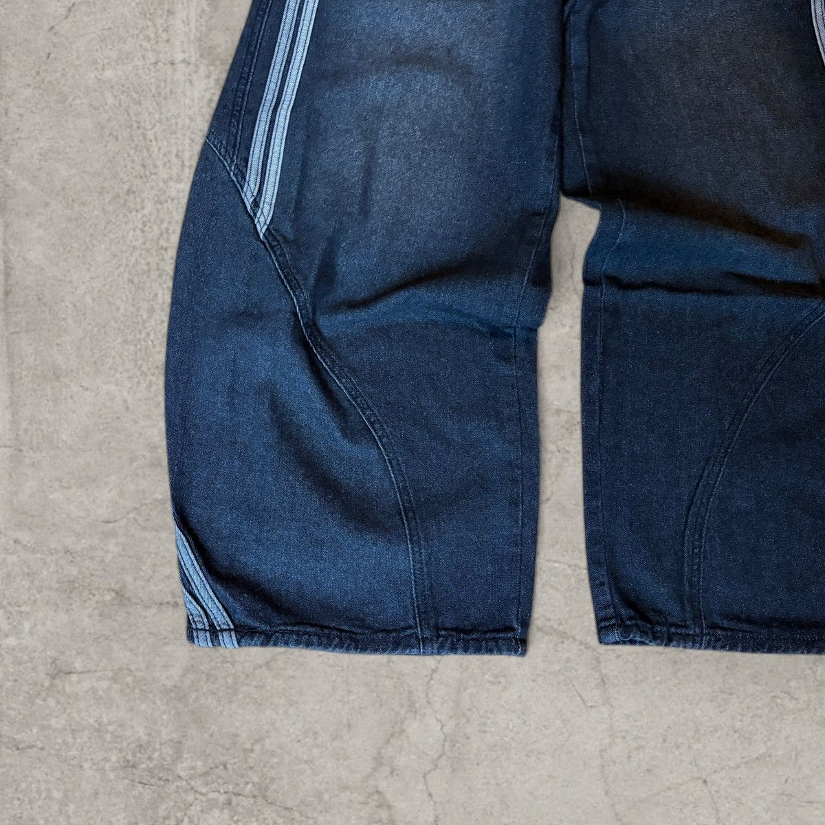 Japanese Brand Cool wide skater Japanese style jeans in faded black. Size L Size US 34 / EU 50 - 2 Thumbnail