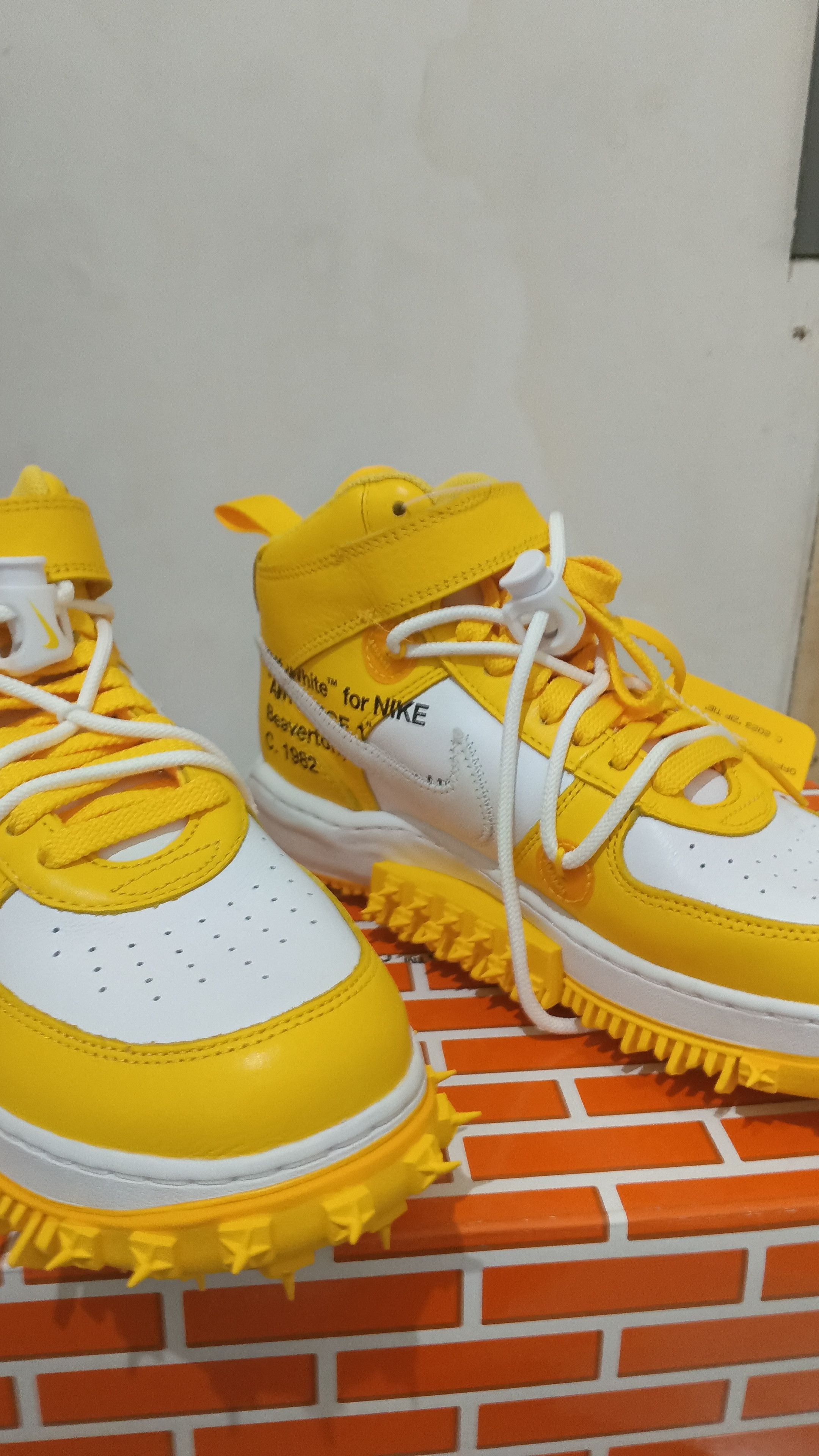 Nike × Off-White Air Force 1 Mid x Off-White™ White and Varsity Maize Size US 8 / EU 41 - 1 Thumbnail