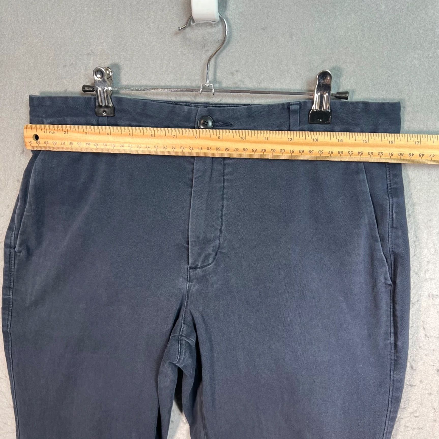 Everlane VINTAGE Everlane Mens Chino Pants Navy Slim Fit 32 x 32 Adult Regular Inseam 31 Solid Cotton Elastane Men’s Pants Slim Tapered Size US 32 / EU 48 - 5 Thumbnail