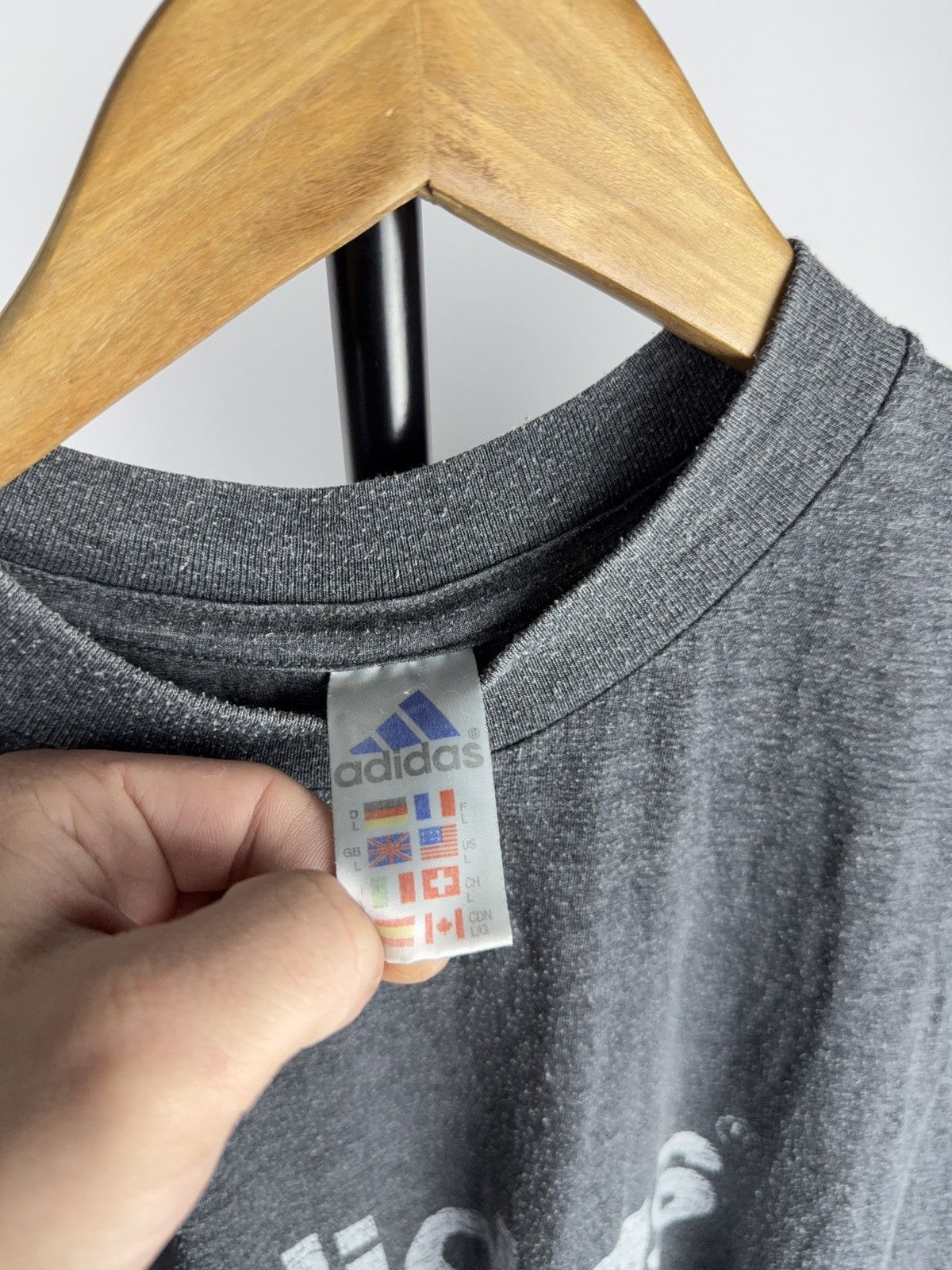 Adidas 90s Retro Adidas Vintage Cracked Logo Graphic Tee Grey L Size US L / EU 52-54 / 3 - 6 Thumbnail