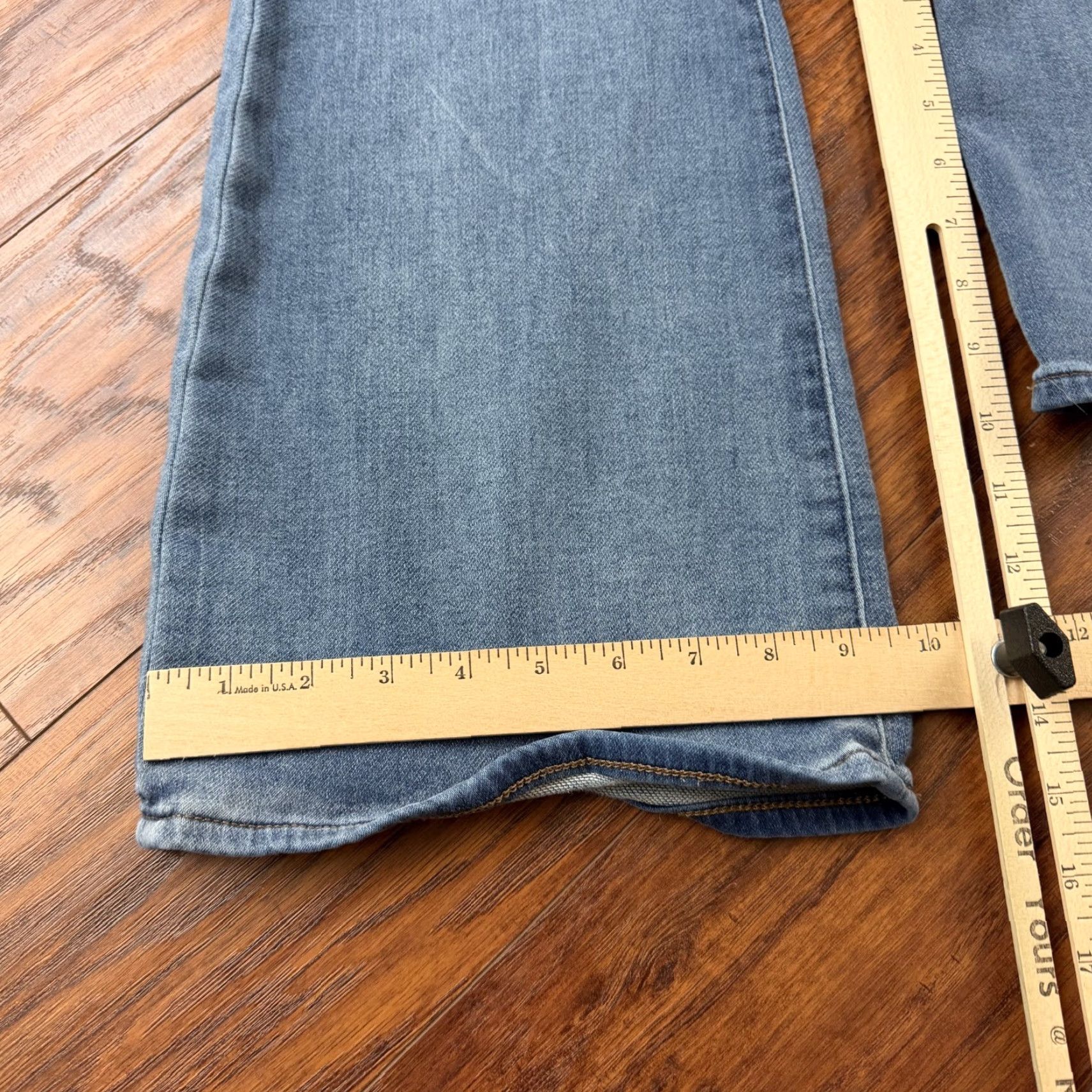 Express Express Jeans Womens 10 R Flare High Rise Stretch Medium Wash Denim 27x31 Blue 27 31 Jeans Womens 10R Flared denim stretch high rise brands Express Size 32" / US 10 / IT 46 - 7 Thumbnail