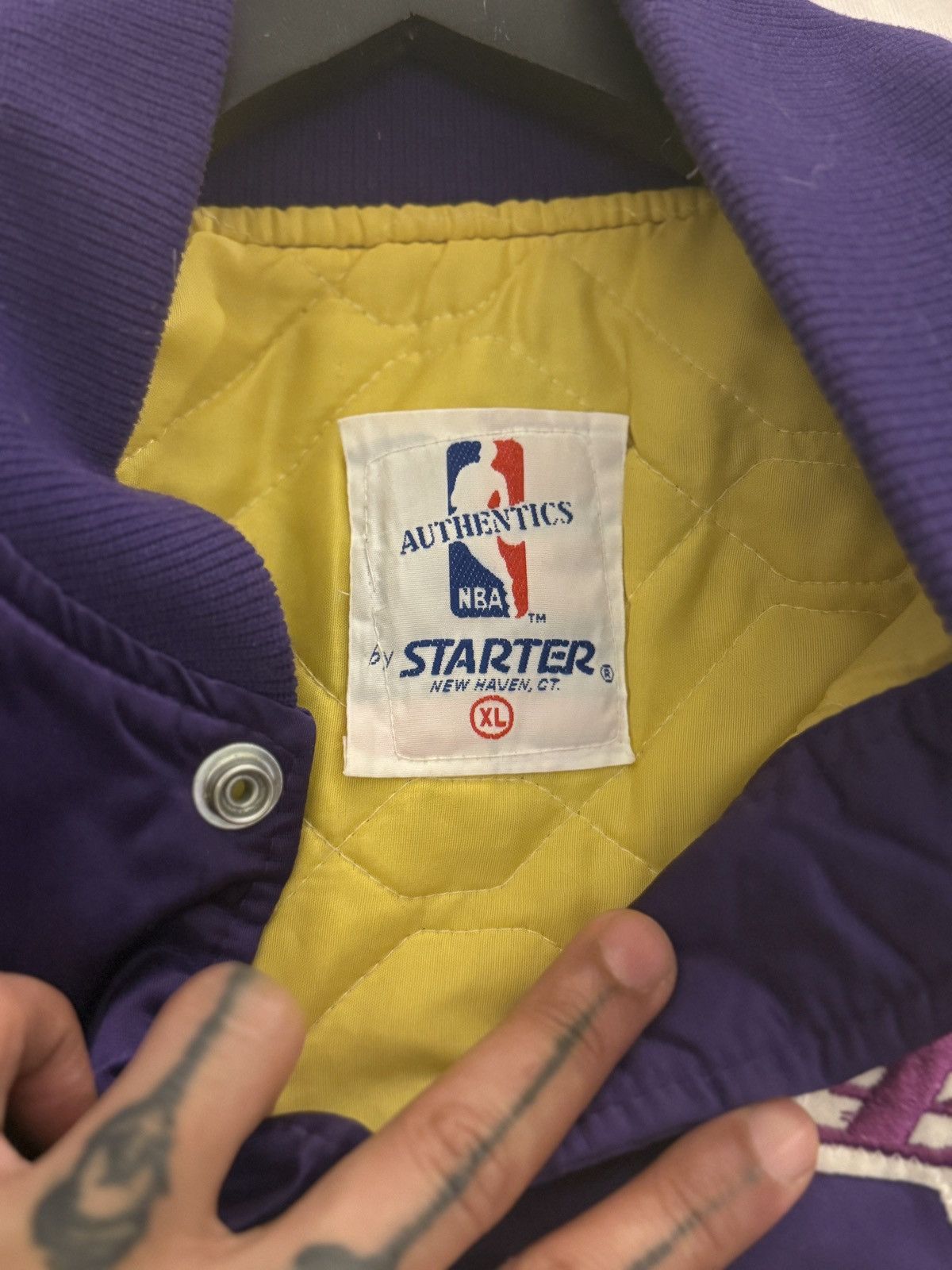 Starter LAKERS NBA AUTHENTIC SNAP TEAM JACKET Size US XL / EU 56 / 4 - 6 Thumbnail