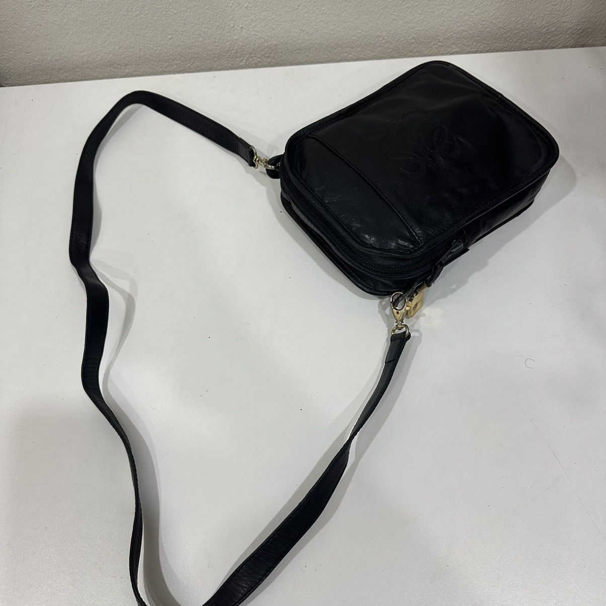 Loewe ‼️YES‼️VINTAGE LOEWE MADRID LEATHER BIG LOGO SHOULDER BAG Size ONE SIZE - 2 Thumbnail