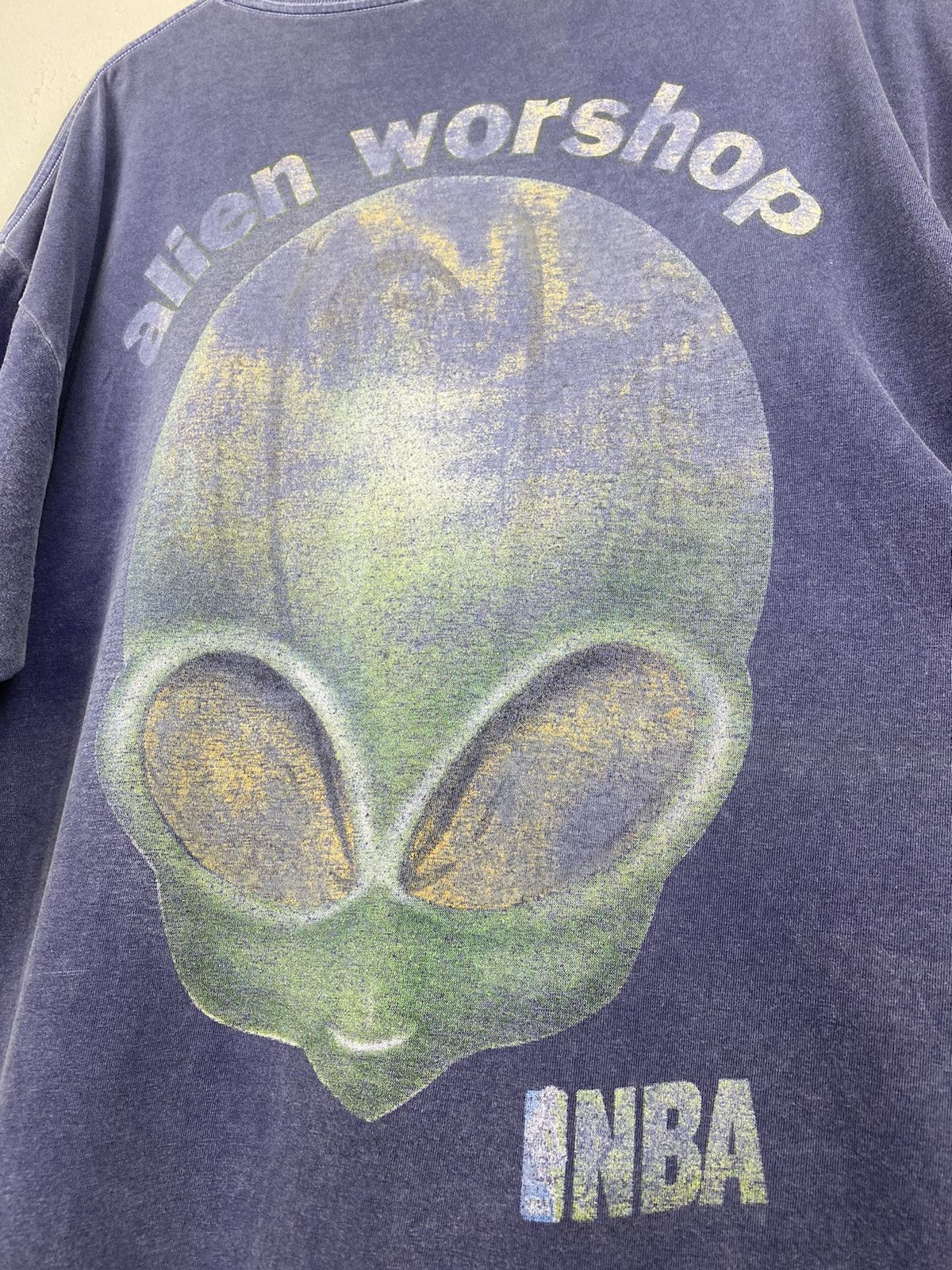 Alien Workshop Rare! Vintage 90s ALIEN WORKSHOP Ripoff NBA Sunfaded Tee Size US XL / EU 56 / 4 - 12 Thumbnail