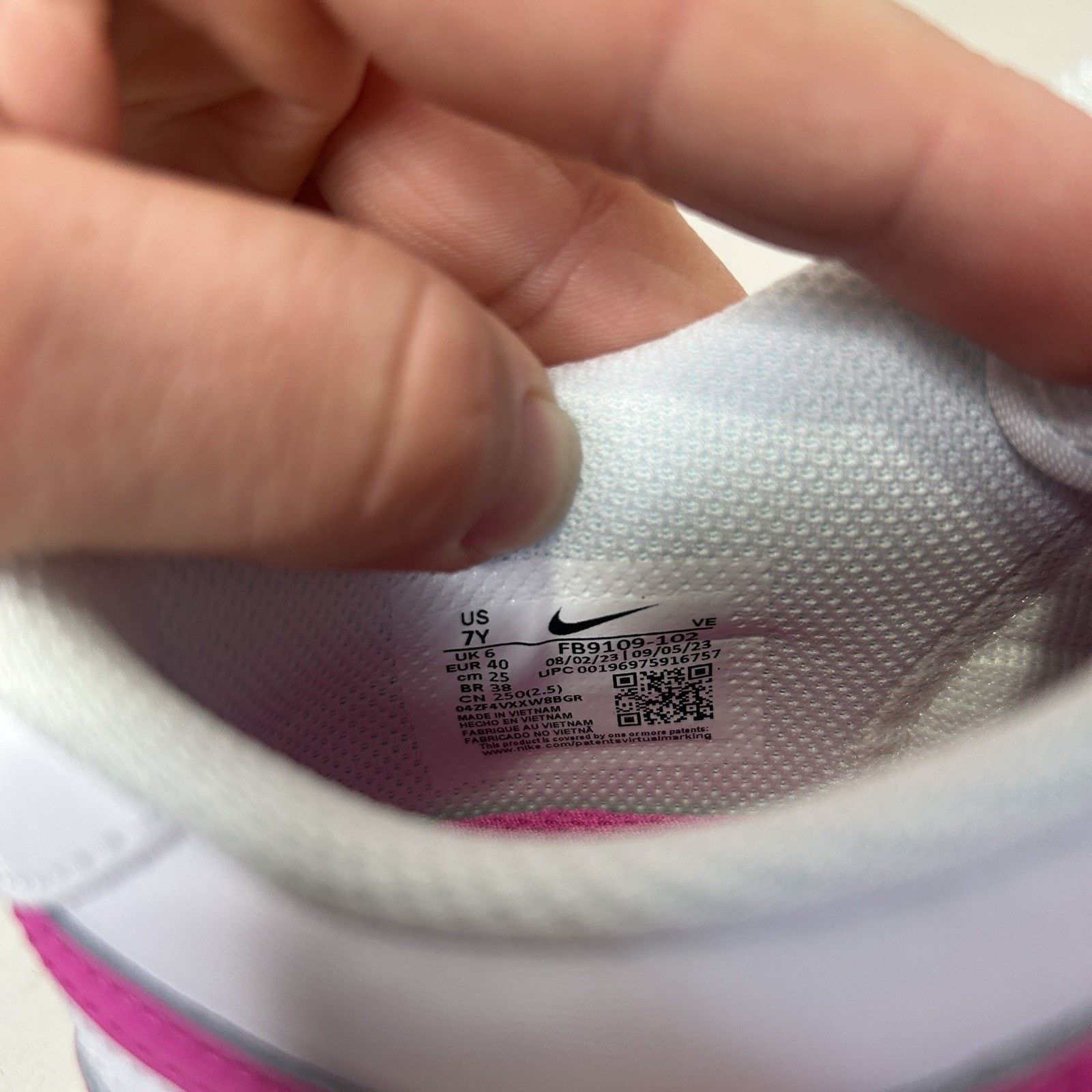 Nike Nike Dunk Low GS “Laser Fuchsia/Barbie” Size US 8.5 / IT 38.5 - 6 Thumbnail
