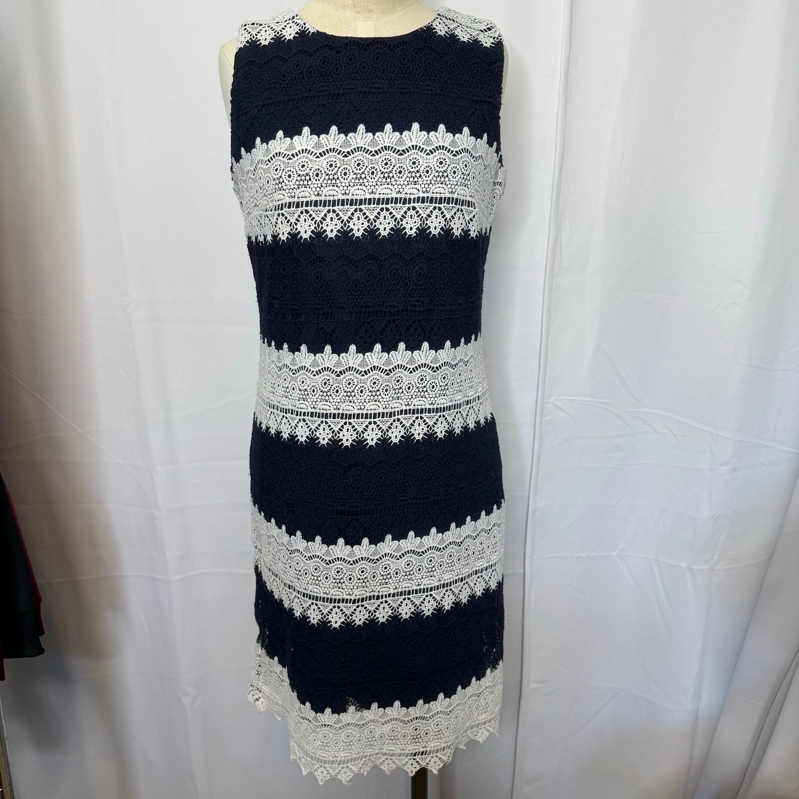 Karl Lagerfeld Karl Lagerfeld Paris Lace Sheath Dress Sz 6 Cocktail Evening Size M / US 6-8 / IT 42-44 - 2 Thumbnail