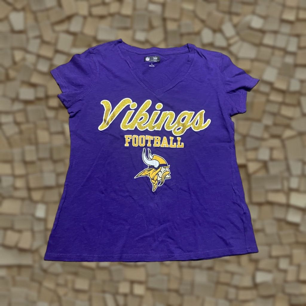 Vintage Team Apparel Shirt Womens Large Purple Minnesota Vikings V-Neck Shirt Size L / US 10 / IT 46 - 1 Thumbnail