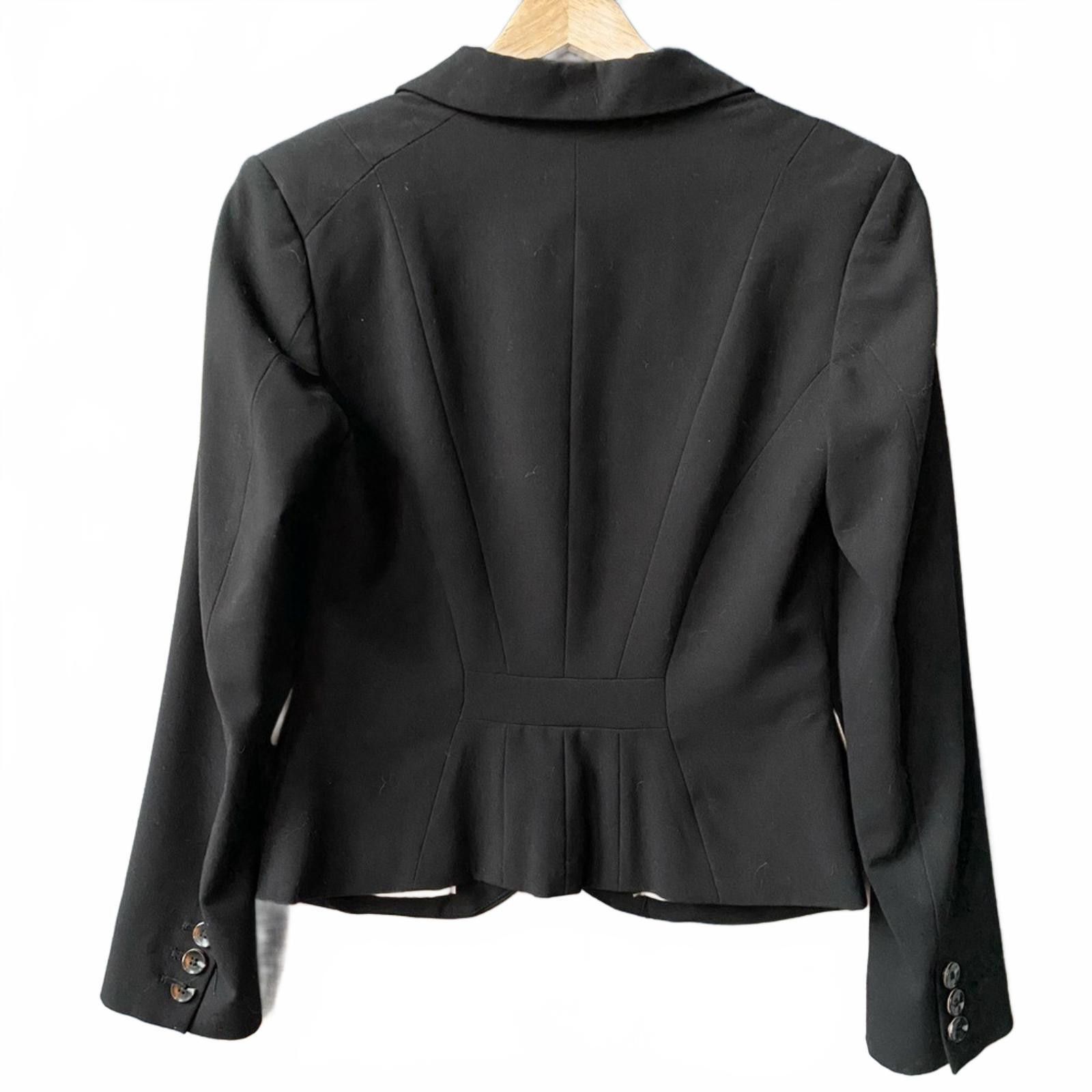 H&M H&M Black Cropped Blazer Size 6 Fitted Tailored Classic Work Size M / US 6-8 / IT 42-44 - 5 Thumbnail
