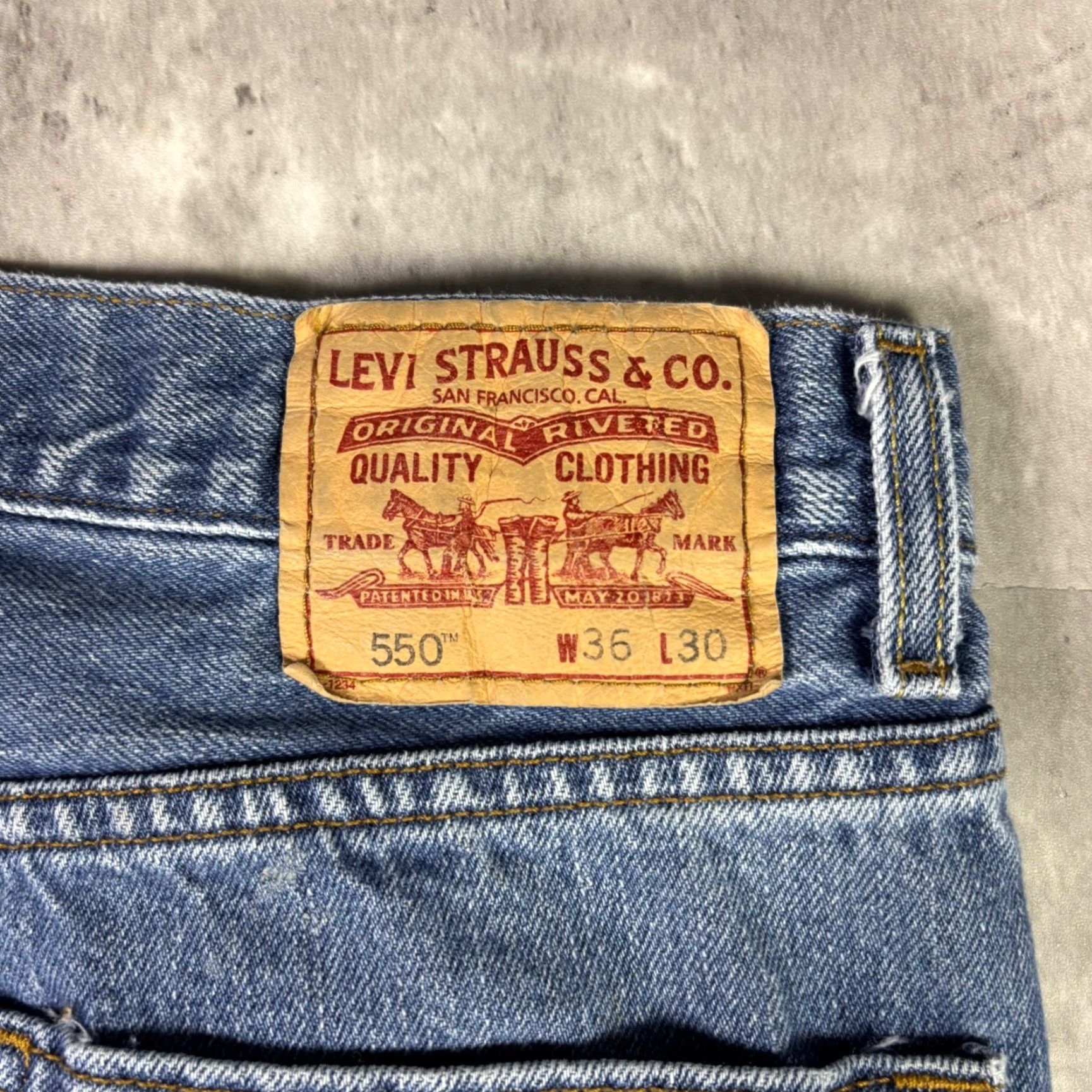 Levi's VINTAGE Levi's 550 Jeans Mens 34x30 Blue Denim Medium Wash Relaxed Fit Tapered Leg 5-Pocket Denim Size US 34 / EU 50 - 3 Thumbnail