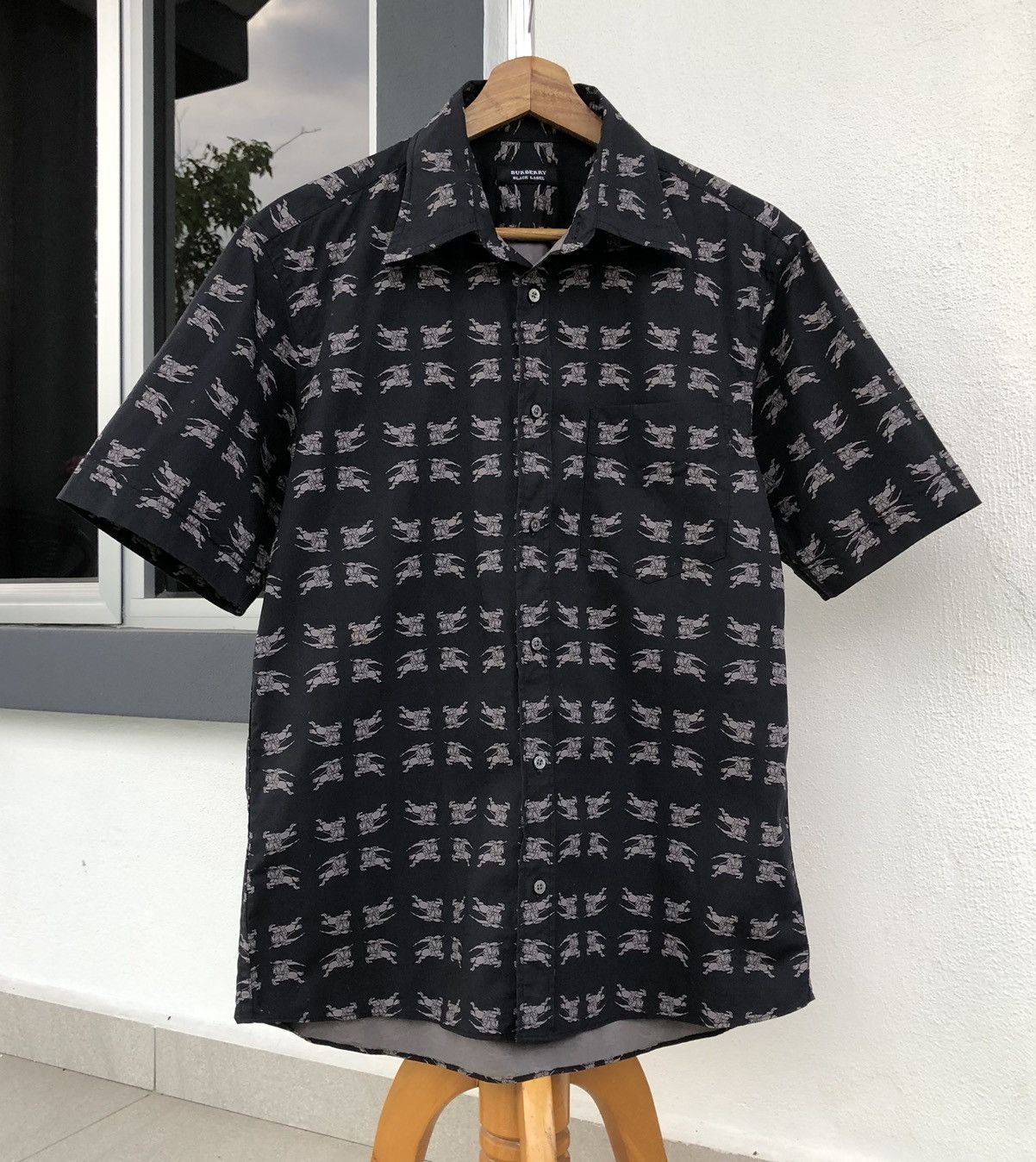 Burberry Burberry Black Label Overprint Logo Stretchable Short Sleeve Size US S / EU 44-46 / 1 - 1 Thumbnail