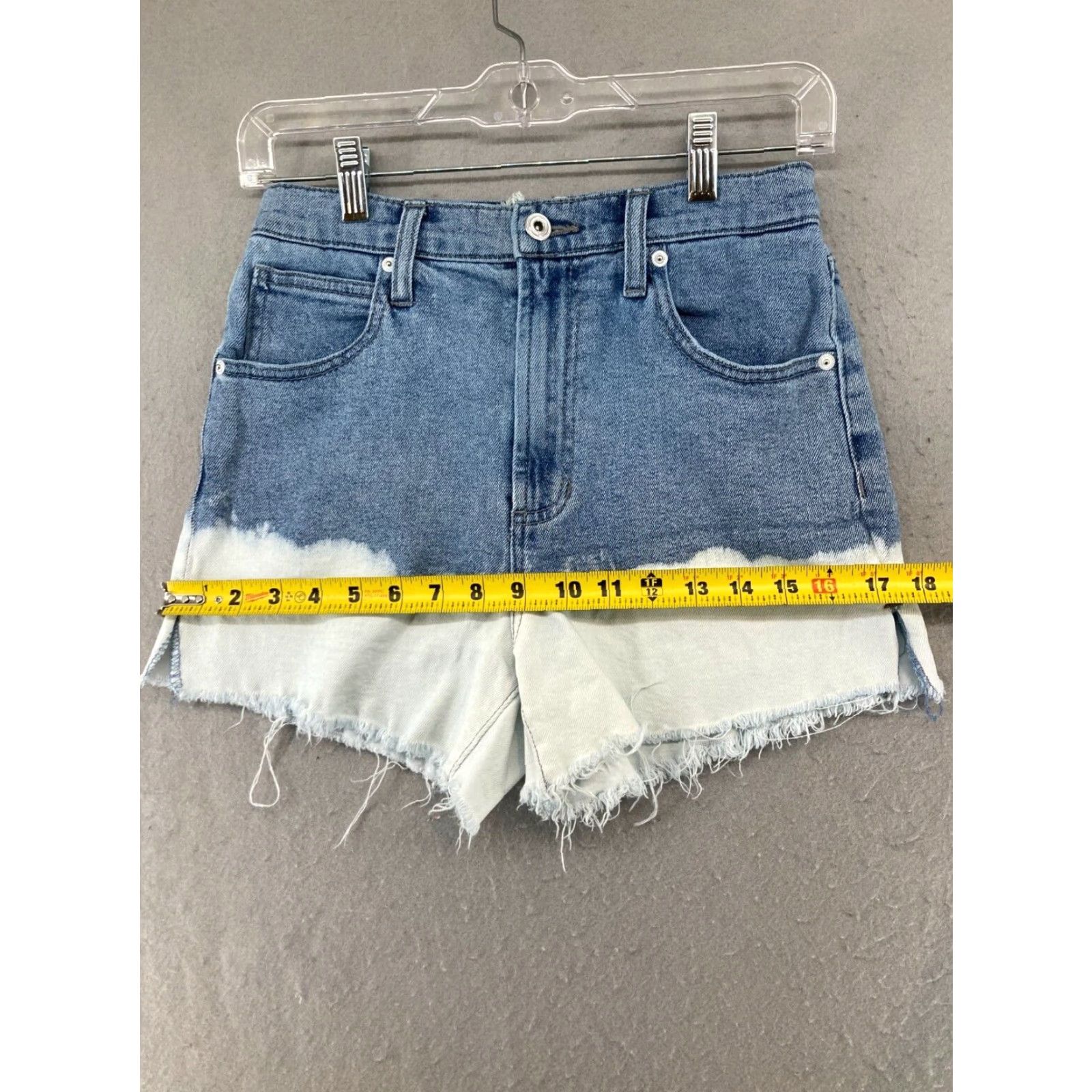 Vintage VINTAGE Altar'd State Women's Shorts 5/27 High Rise Raw Hem Denim Casual Summer Spring Fall Blue 27 Women Size 27" / US 4 / IT 40 - 3 Thumbnail