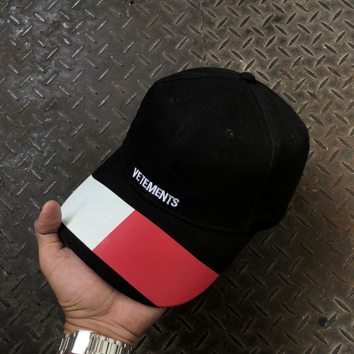 Tommy Hilfiger × Vetements Vetements x Tommy Hilfiger Embroidery Dad Cap Size ONE SIZE - 3 Thumbnail