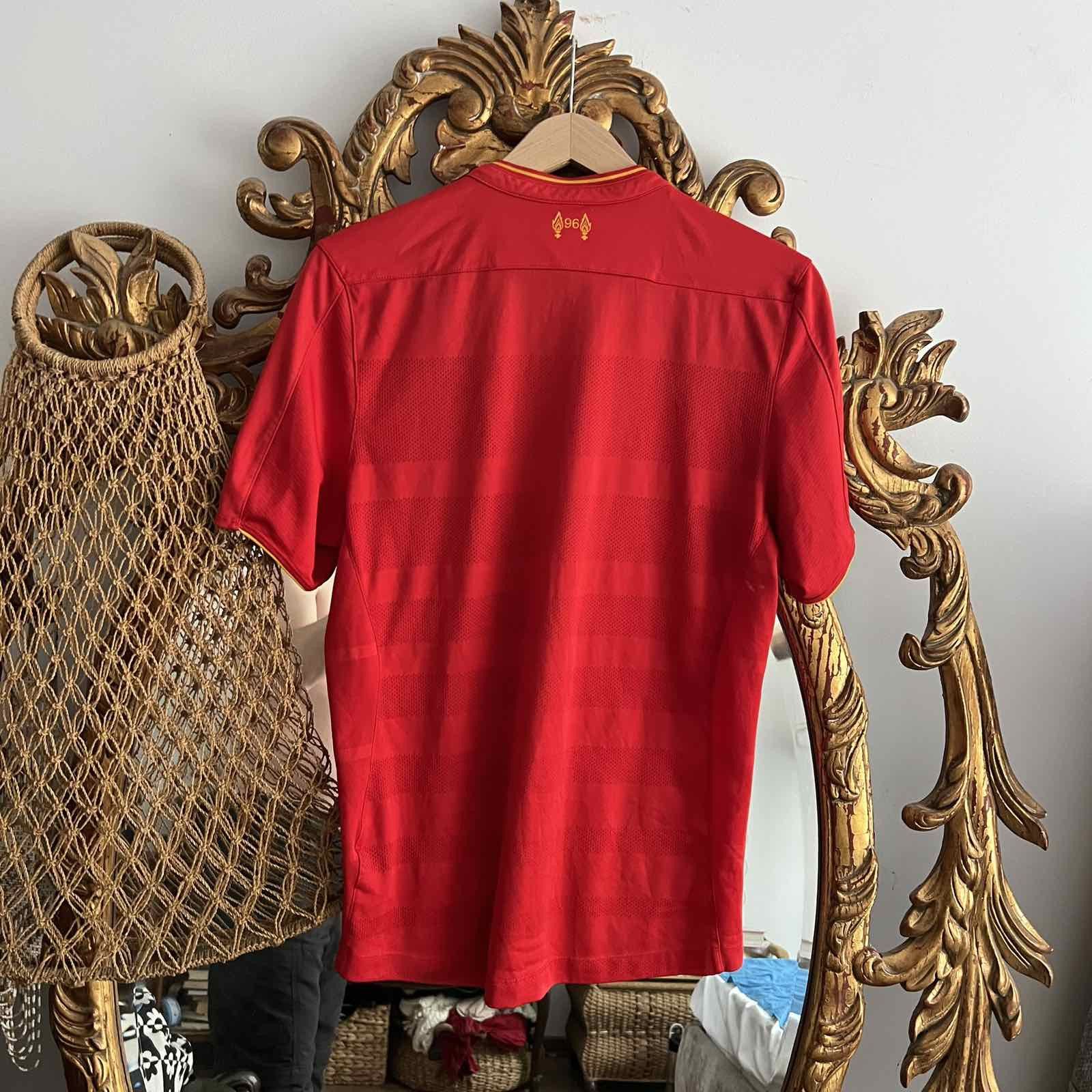 New Balance Vintage New Balance Liverpool soccer jersey size M Size US M / EU 48-50 / 2 - 2 Thumbnail