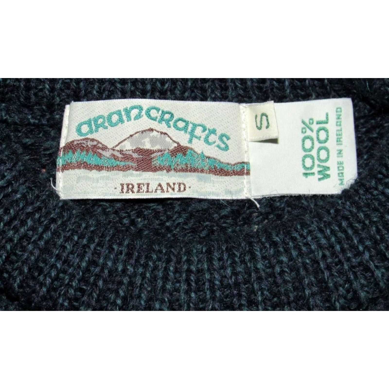 Vintage ARAN CRAFTS Navy Blue Wool Cableknit Ireland Sweater Small Size US S / EU 44-46 / 1 - 3 Thumbnail