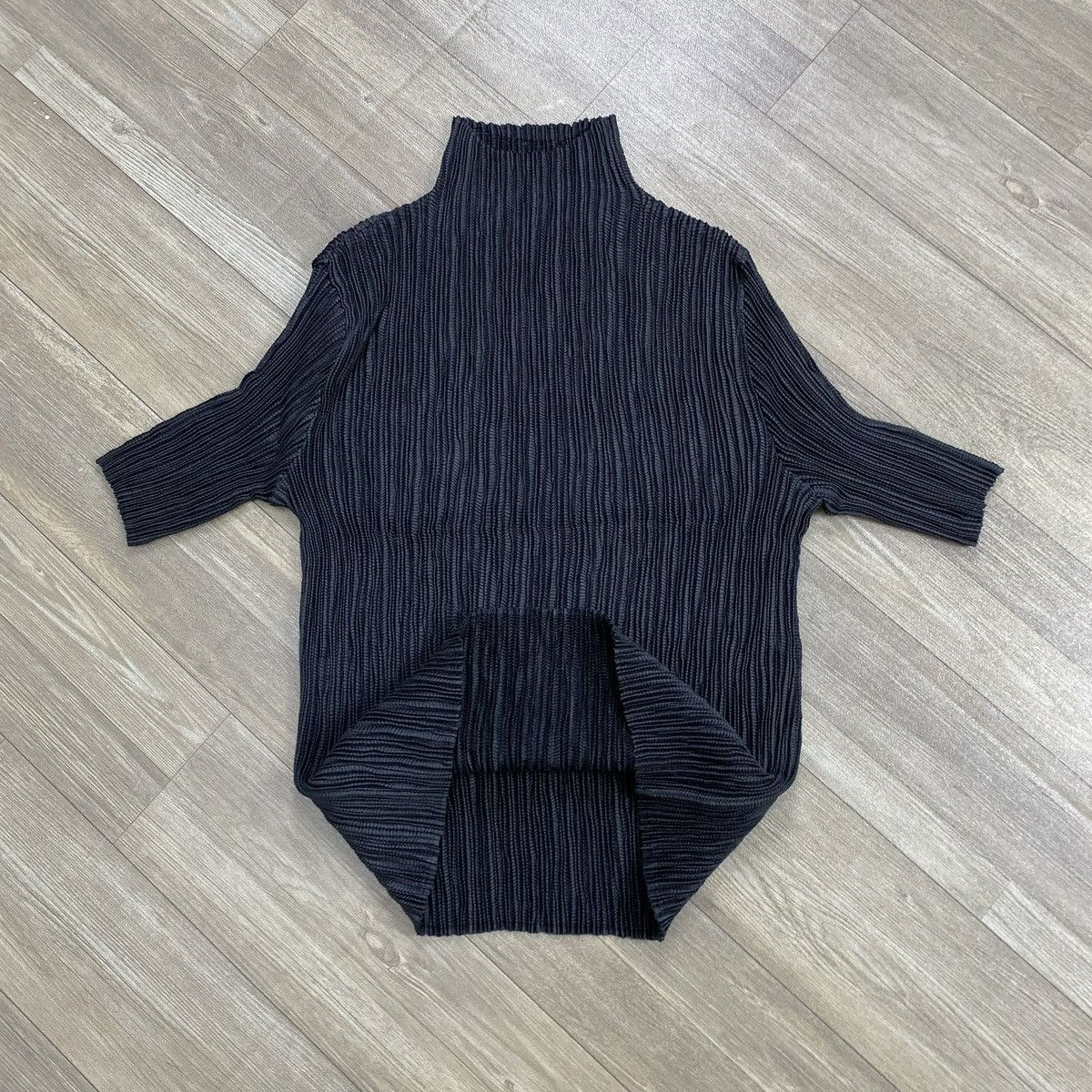 Issey Miyake 2000s Issey Miyake Specchio Pleats Architectural Top Black Size M / US 6-8 / IT 42-44 - 1 Thumbnail