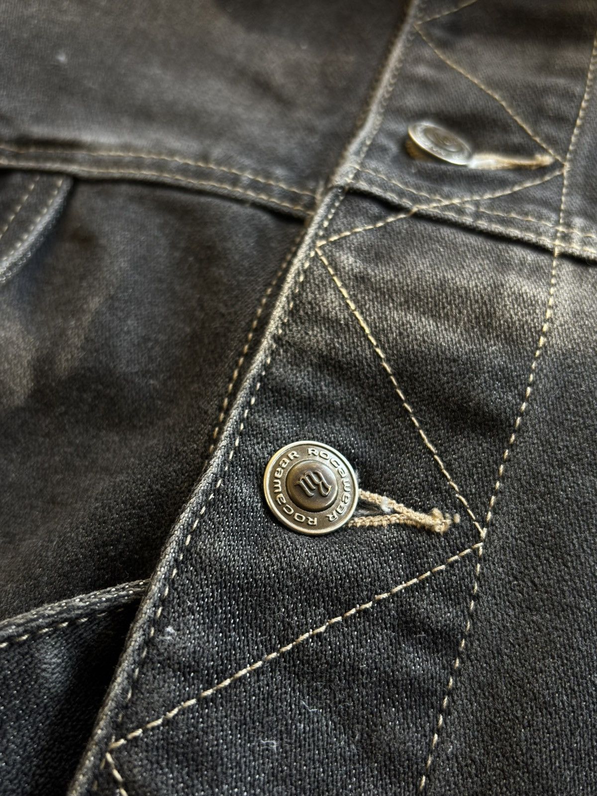 Rocawear Vintage Rocawear Black Denim Jacket Faded Y2K Size L Size US L / EU 52-54 / 3 - 5 Thumbnail