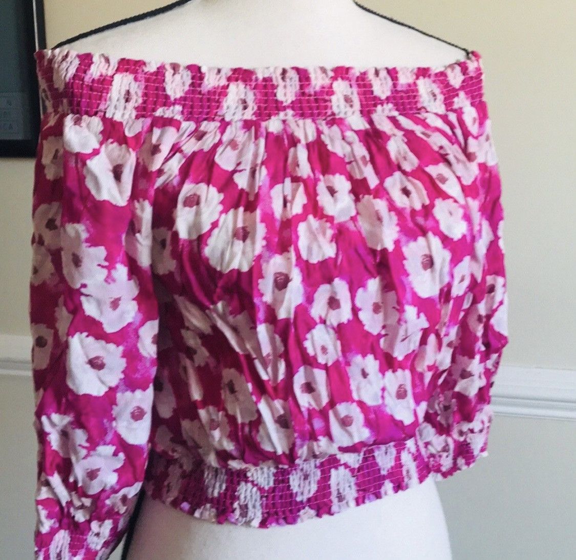 Forever 21 VERSATILE FLORAL COLD SHOULDER CROP TOP BLOUSE Size S / US 4 / IT 40 - 4 Thumbnail
