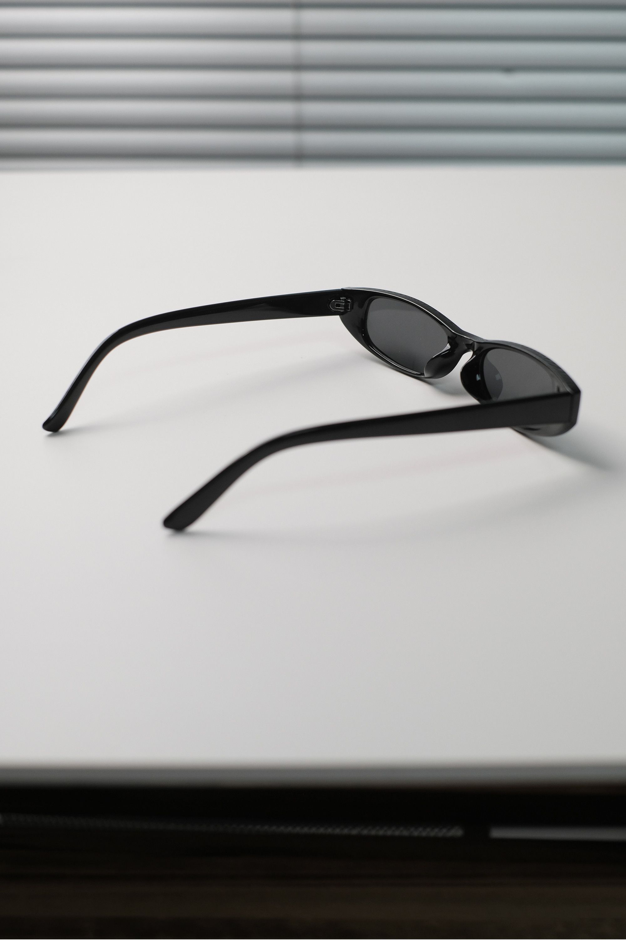 Japanese Brand Y2k Vtg Avant Garde Rectangular Black Sunglasses Unisex OS Size ONE SIZE - 7 Thumbnail