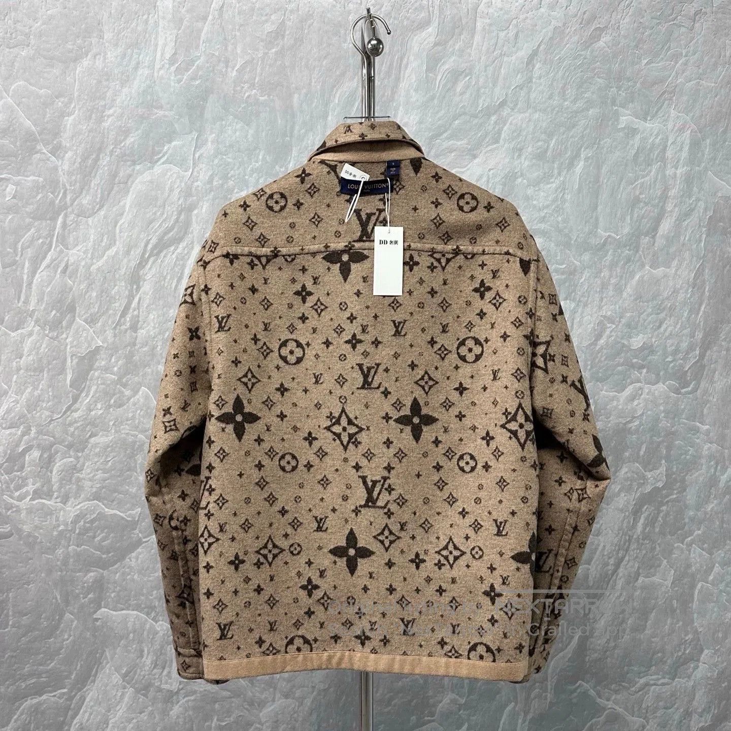 Louis Vuitton louis vuitton logo wool jacket in beige. Size US S / EU 44-46 / 1 - 2 Thumbnail