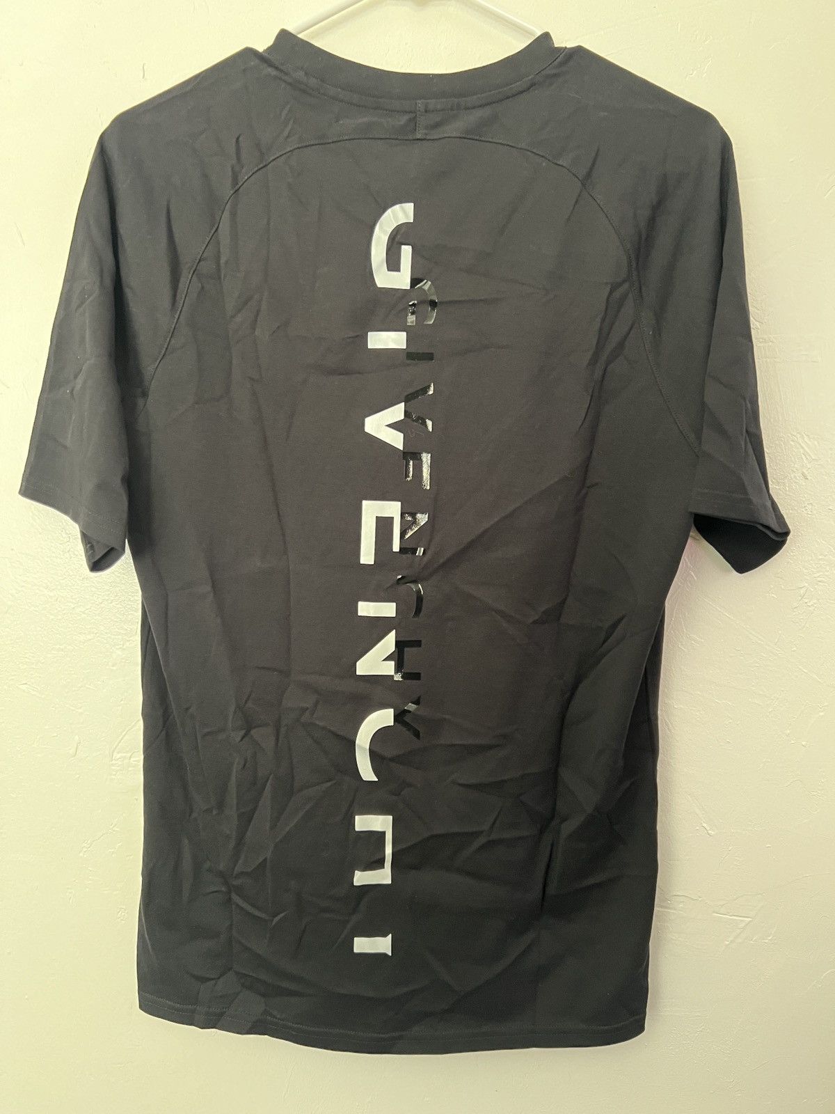 Givenchy Givenchy reflective back logo t shirt Size US S / EU 44-46 / 1 - 1 Thumbnail