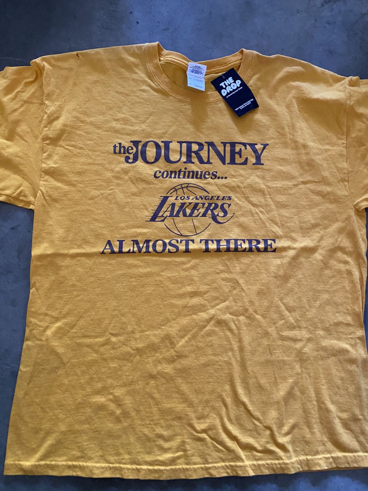 Vintage Vintage Los Angeles Lakers Gold Tee Size US XL / EU 56 / 4 - 1 Thumbnail
