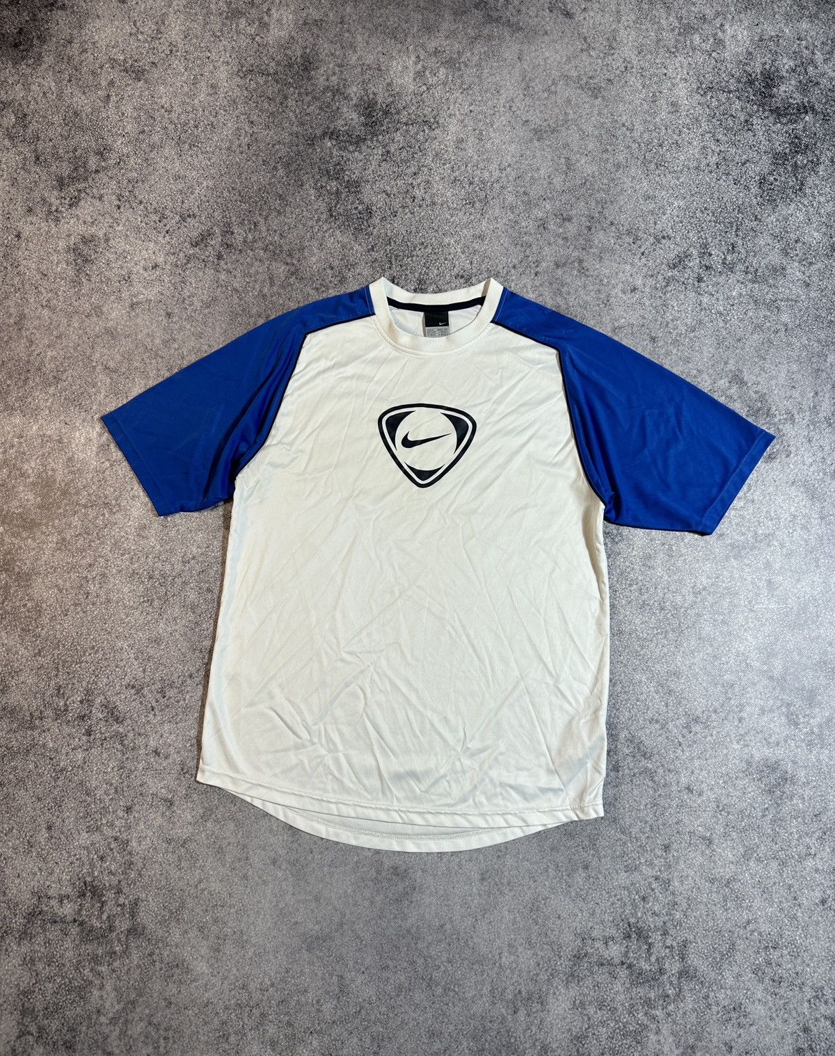 Nike × Vintage Y2k vintage Big Logo Nike t-shirt Streetwear style rare M Us Size US M / EU 48-50 / 2 - 2 Thumbnail