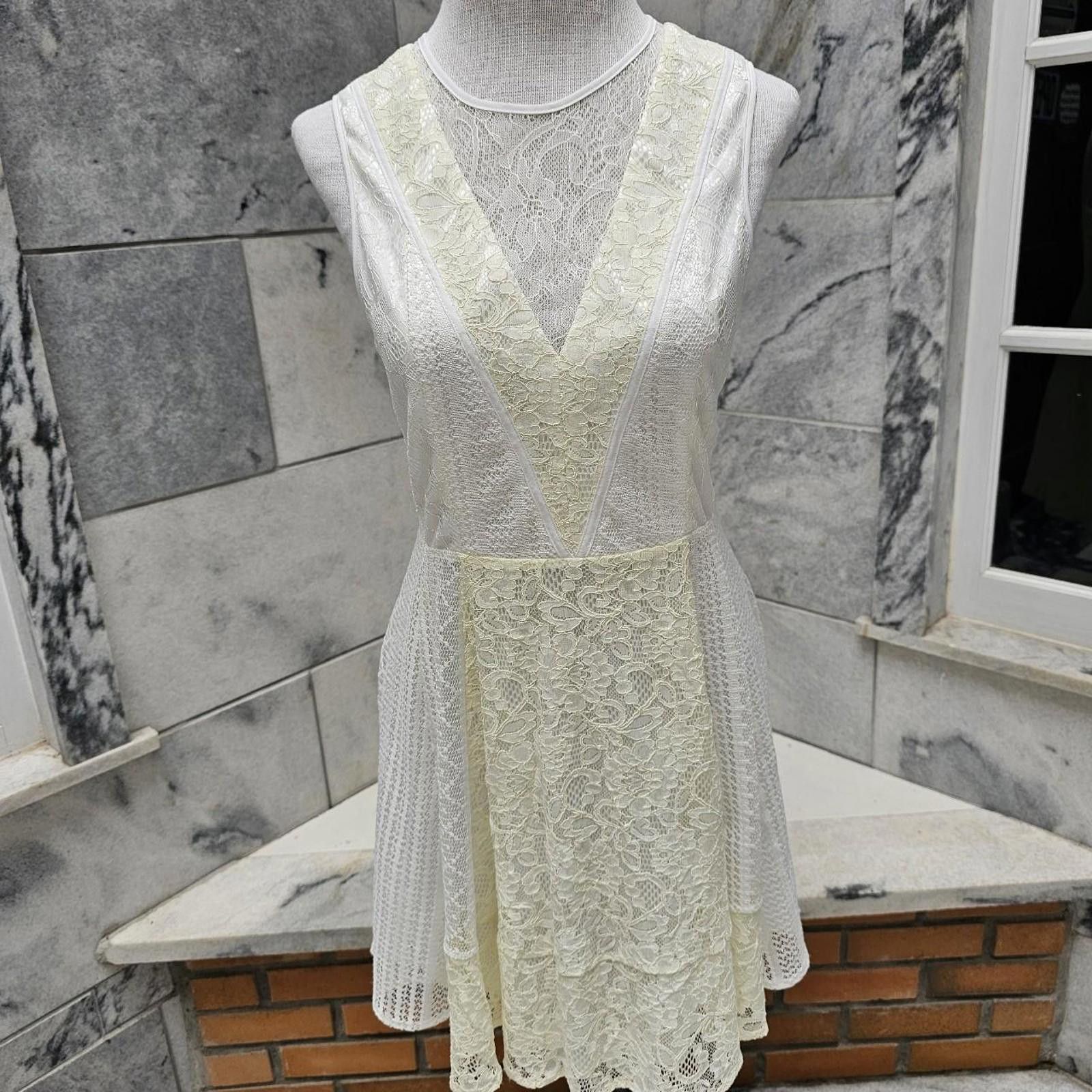 BCBGeneration BCBGeneration Women's White and Cream Ivory Dress Size M / US 6-8 / IT 42-44 - 2 Thumbnail