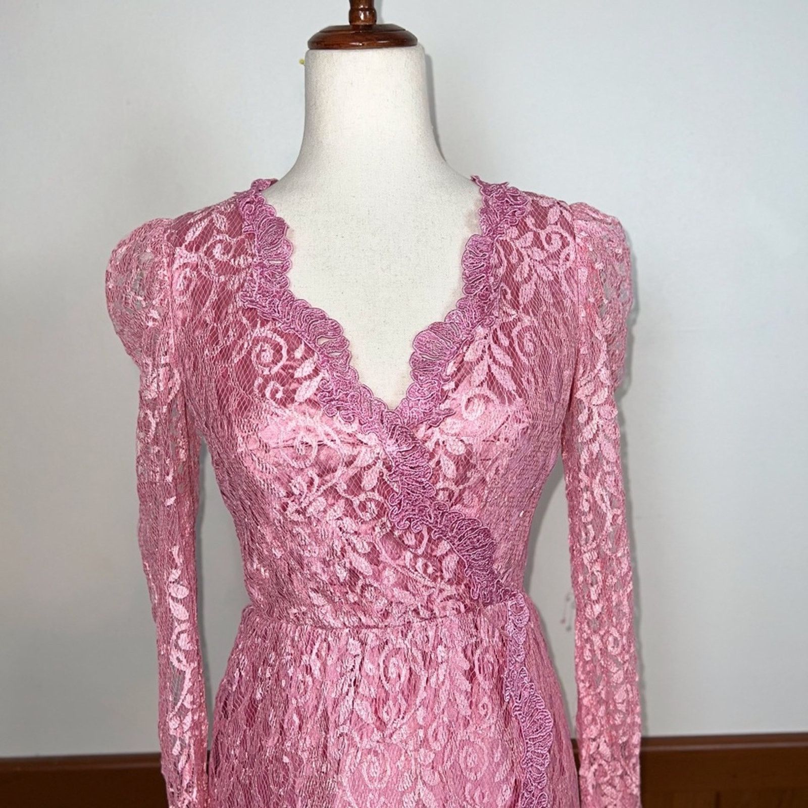 Vintage Beautiful Vintage 1970s/80s Alicia Allover Lace Gown! Size M / US 6-8 / IT 42-44 - 6 Thumbnail