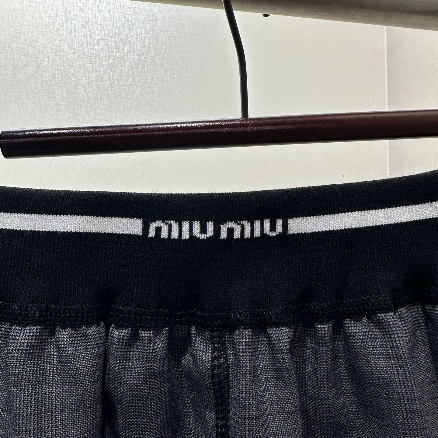 Miu Miu MIU MIU feb476 logo elastic waist wool shorts 38 Size 26" / US 2 / IT 38 - 6 Thumbnail