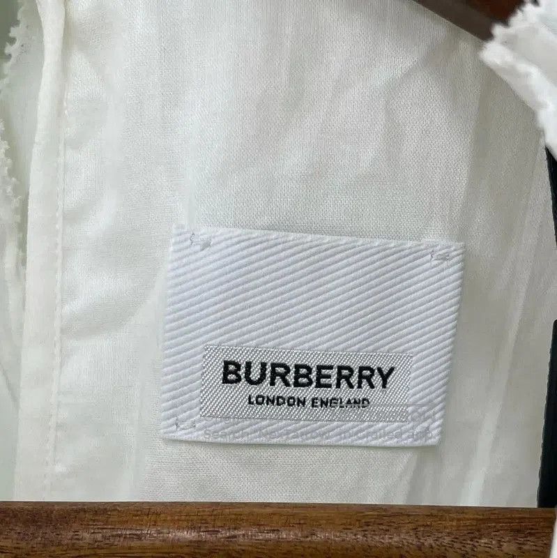 Burberry Burberry White Ruffled Women's Dress. Size L / US 10 / IT 46 - 3 Thumbnail