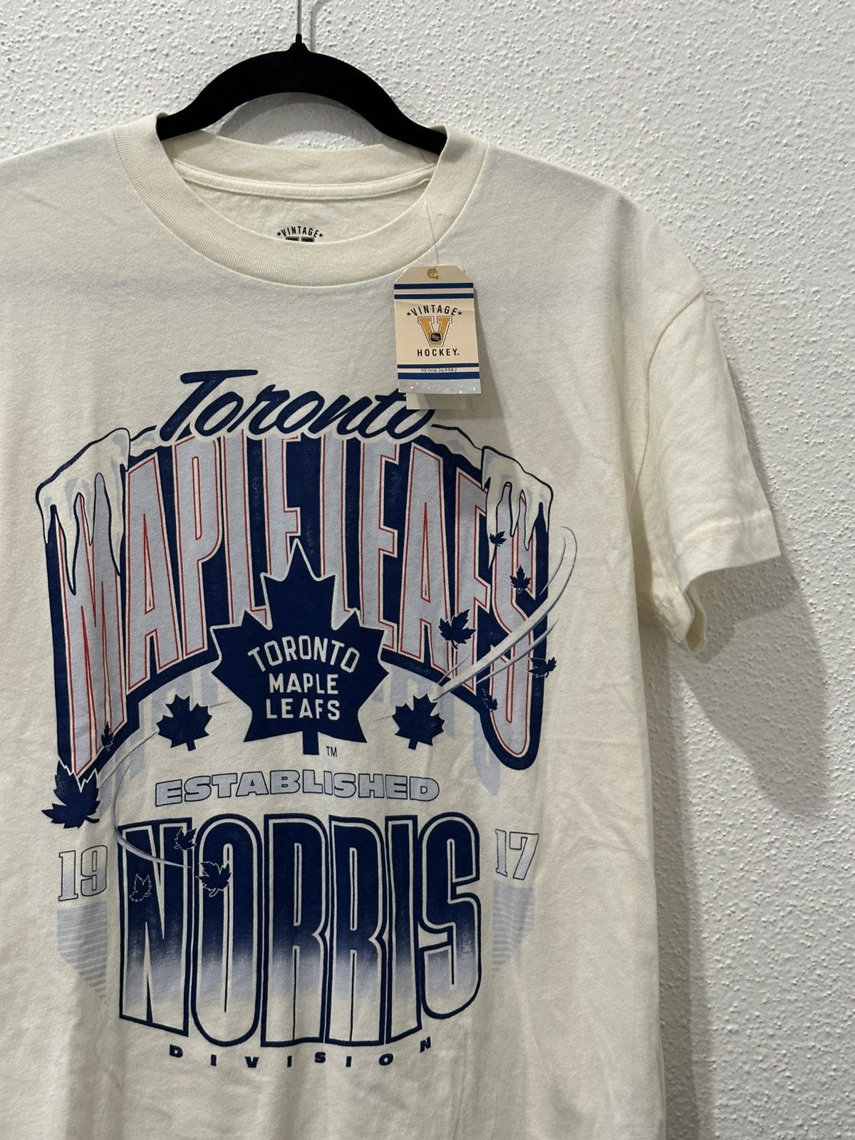 NHL BNWT Toronto Maple Leafs Vintage Hockey NHL TShirt Size S Size US S / EU 44-46 / 1 - 2 Thumbnail