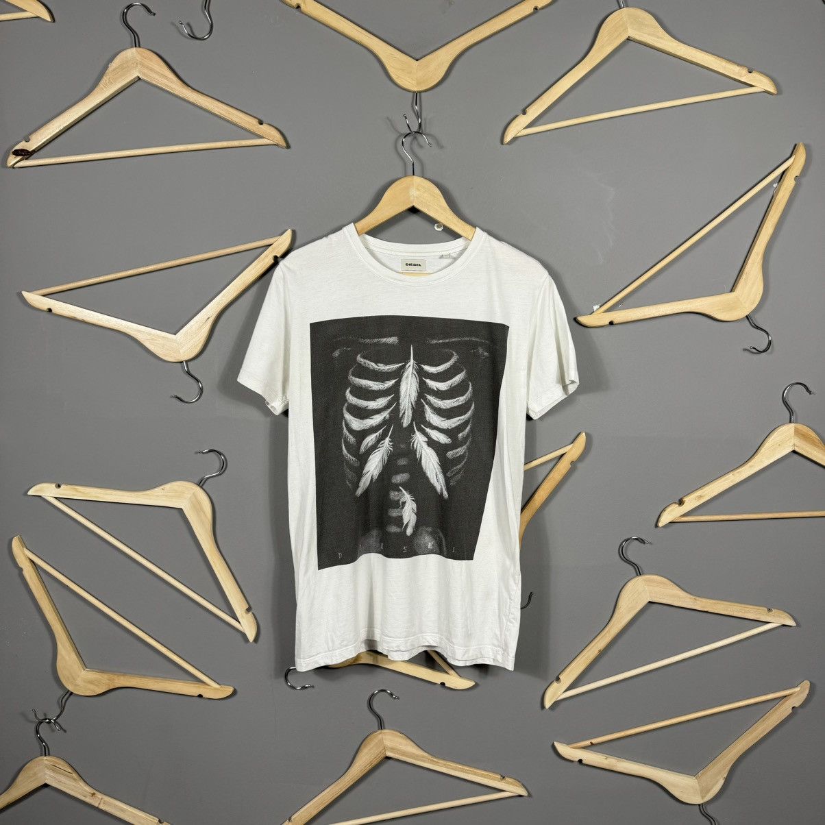 Diesel Diesel Ribcage Feather Graphic T-shirt Size US L / EU 52-54 / 3 - 1 Thumbnail