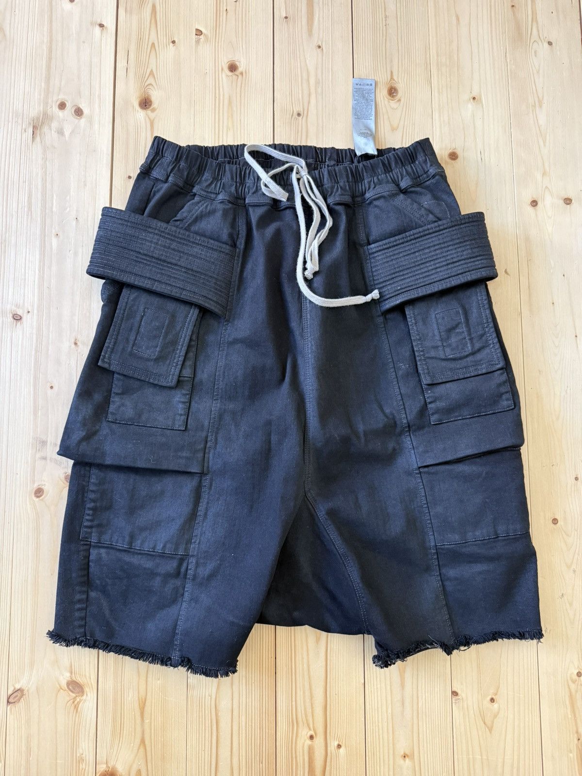 Rick Owens × Rick Owens Drkshdw PODS CARGO SHORTS - MADE IN JAPAN