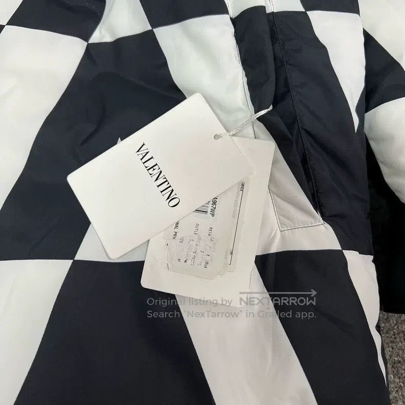 Valentino Valentino Big V full print wears a down jacket jacket on b Size US L / EU 52-54 / 3 - 4 Thumbnail