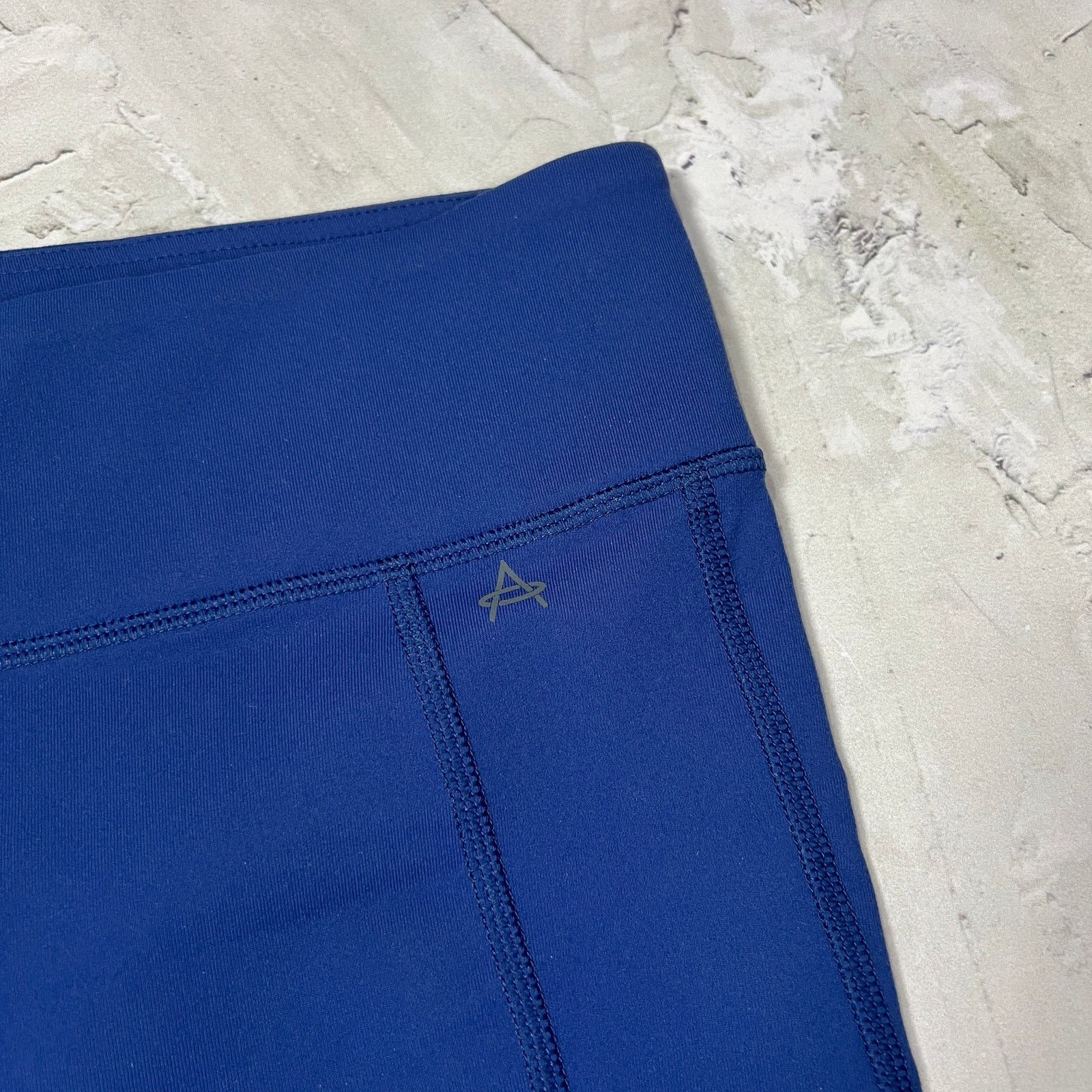 Aether Apparel Aether Blue Colorblock Crop Leggings M Performance Size 27" / US 4 / IT 40 - 5 Thumbnail