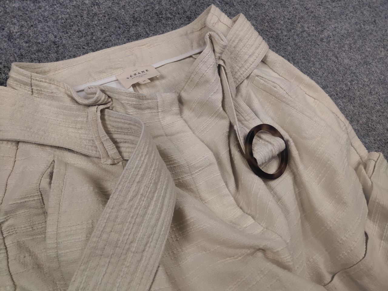 Sezane Sezane Design Rome Beige Belted Cuff Shorts buckle high-rise Size 27" / US 4 / IT 40 - 8 Thumbnail