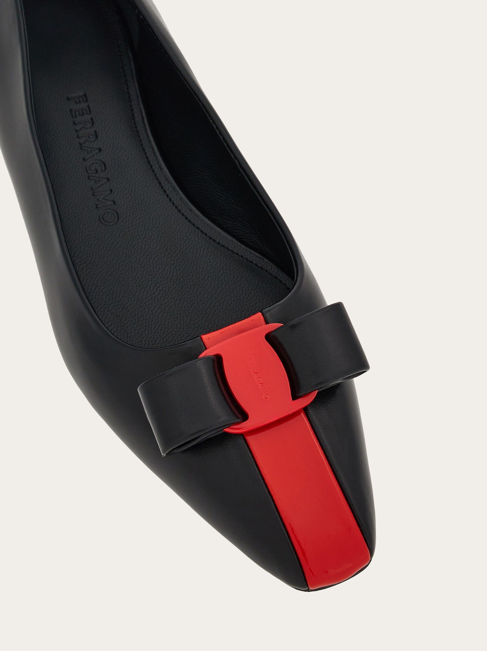 Salvatore Ferragamo o1s1rm0724 Vara Ballet Leather Flats in Black/Red Size US 8.5 / IT 38.5 - 5 Thumbnail