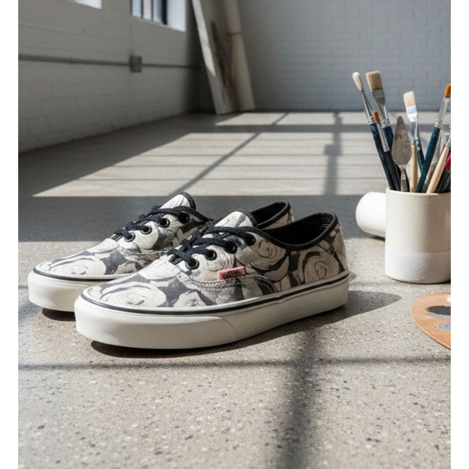 Vans Vans Authentic Sneakers Womens US 6 Black White Digi Roses Size US 6 / IT 36 - 1 Thumbnail