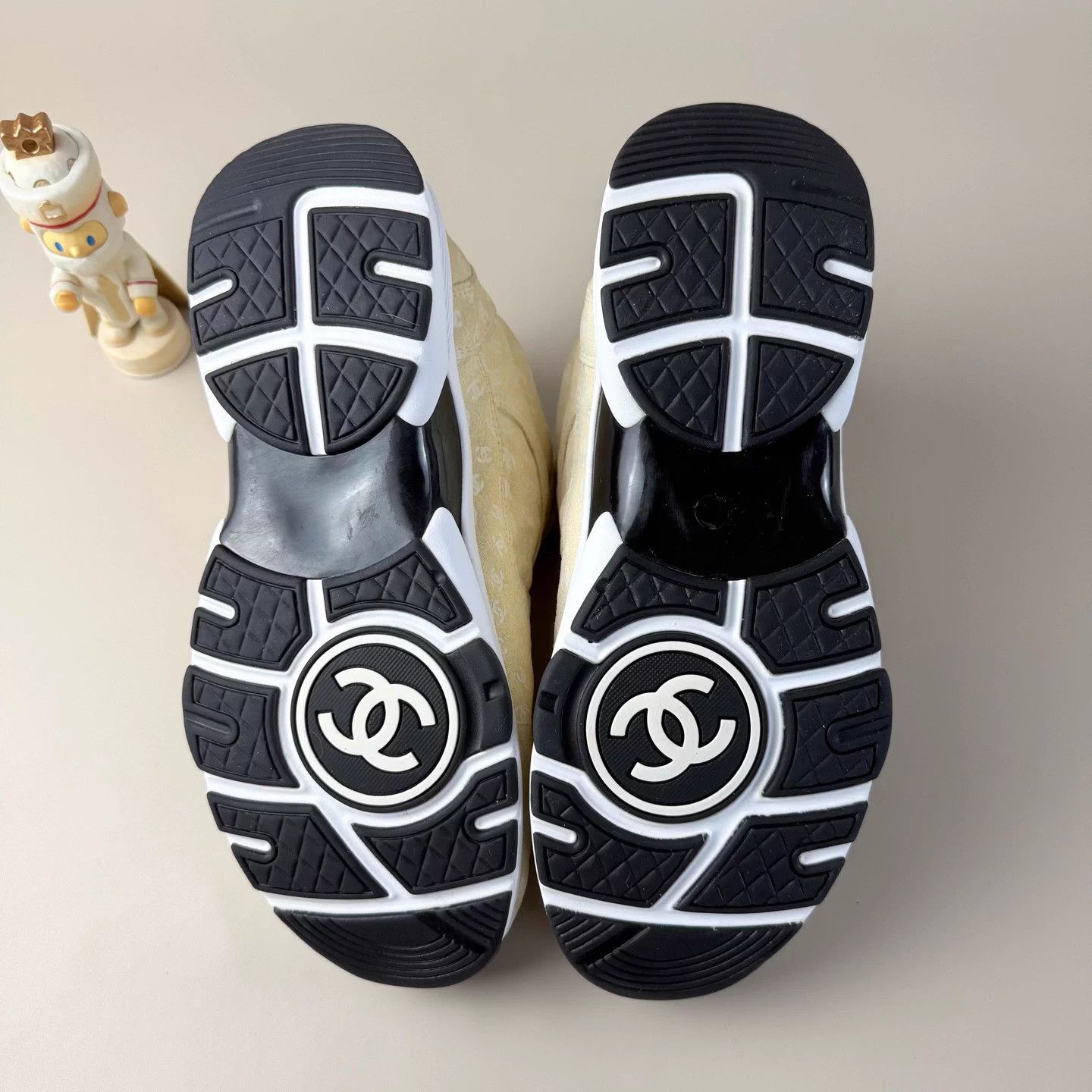 Chanel Chanel CC All Over Print Ivory Lace-Up Women's 38 Size US 7.5 / IT 37.5 - 7 Thumbnail