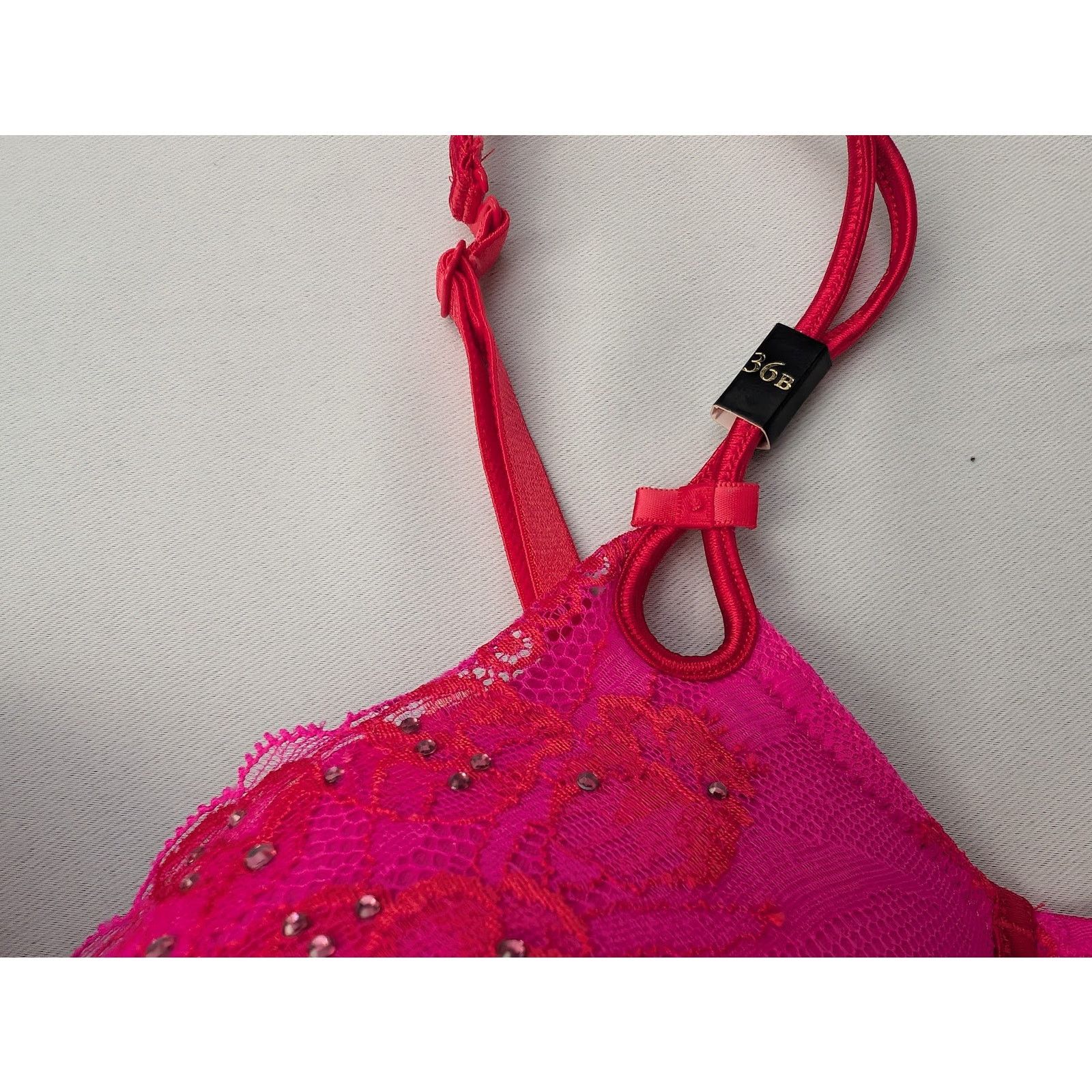 Victoria's Secret NWT Victoria’s Secret Gorgeous Bra 34C Push-Up Lace Vintage Size XXS / US 00 / IT 34 - 8 Thumbnail