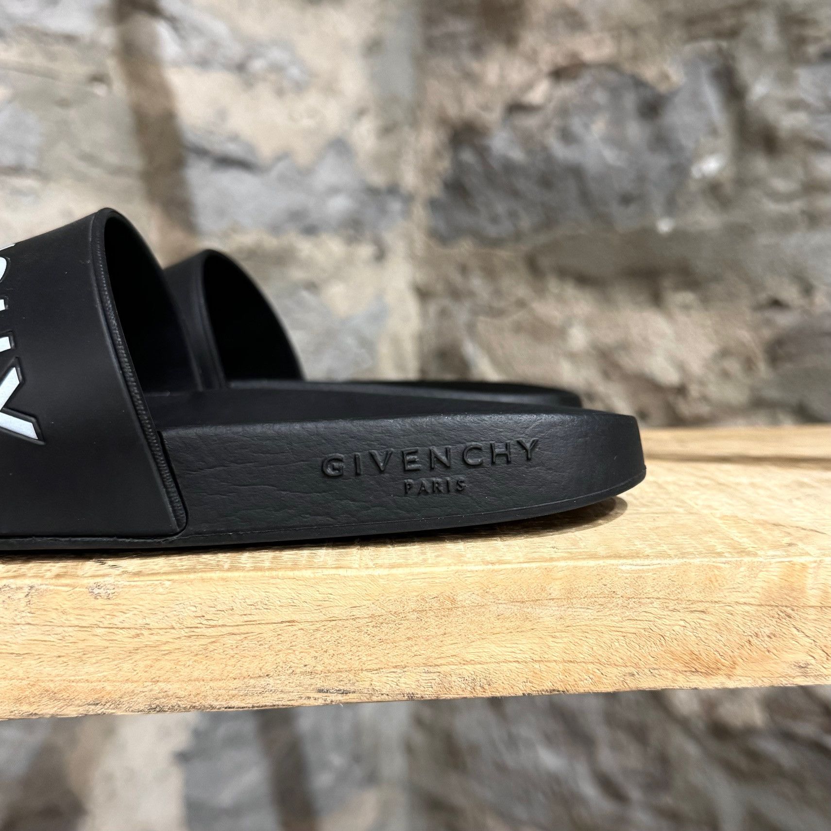 Givenchy Givenchy Black White Logo Rubber Slide Sandals Size US 5 / IT 35 - 7 Thumbnail