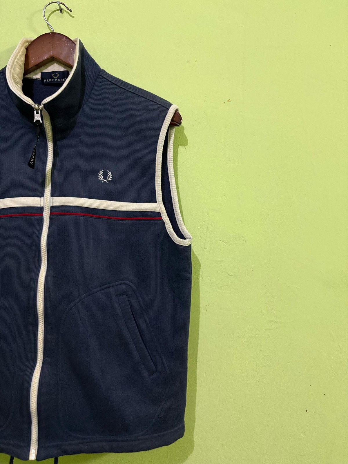 Fred Perry × Vintage Vintage Fred Perry Less Sleeve Jacket Small Logo Design Size US S / EU 44-46 / 1 - 3 Thumbnail