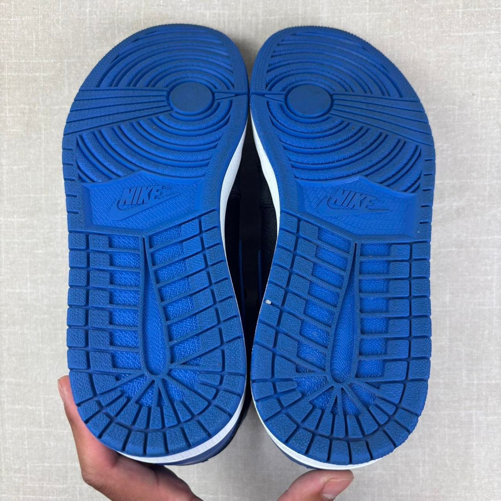 Jordan Brand 🥶 2017 Air Jordan 1 Retro High OG “Royal” Size US 9.5 / EU 42-43 - 5 Thumbnail