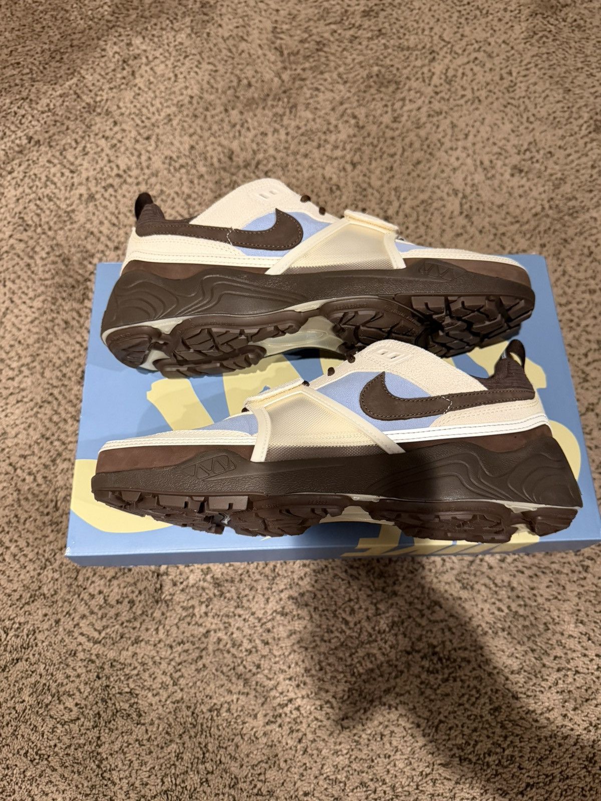 Nike × Travis Scott Nike Zoom Field Jaxx Leche Blue Size US 10.5 / EU 43-44 - 6 Thumbnail