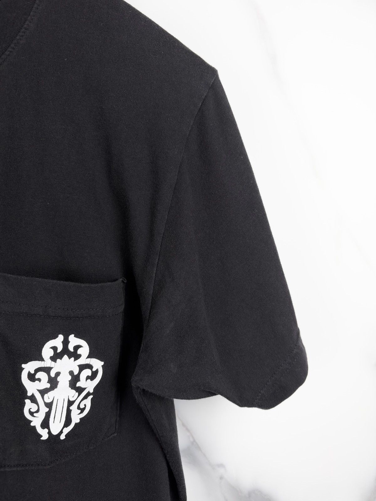 Chrome Hearts Chrome Hearts Vine Dagger Scroll Logo Pocket Tshirt Black Size US M / EU 48-50 / 2 - 9 Thumbnail