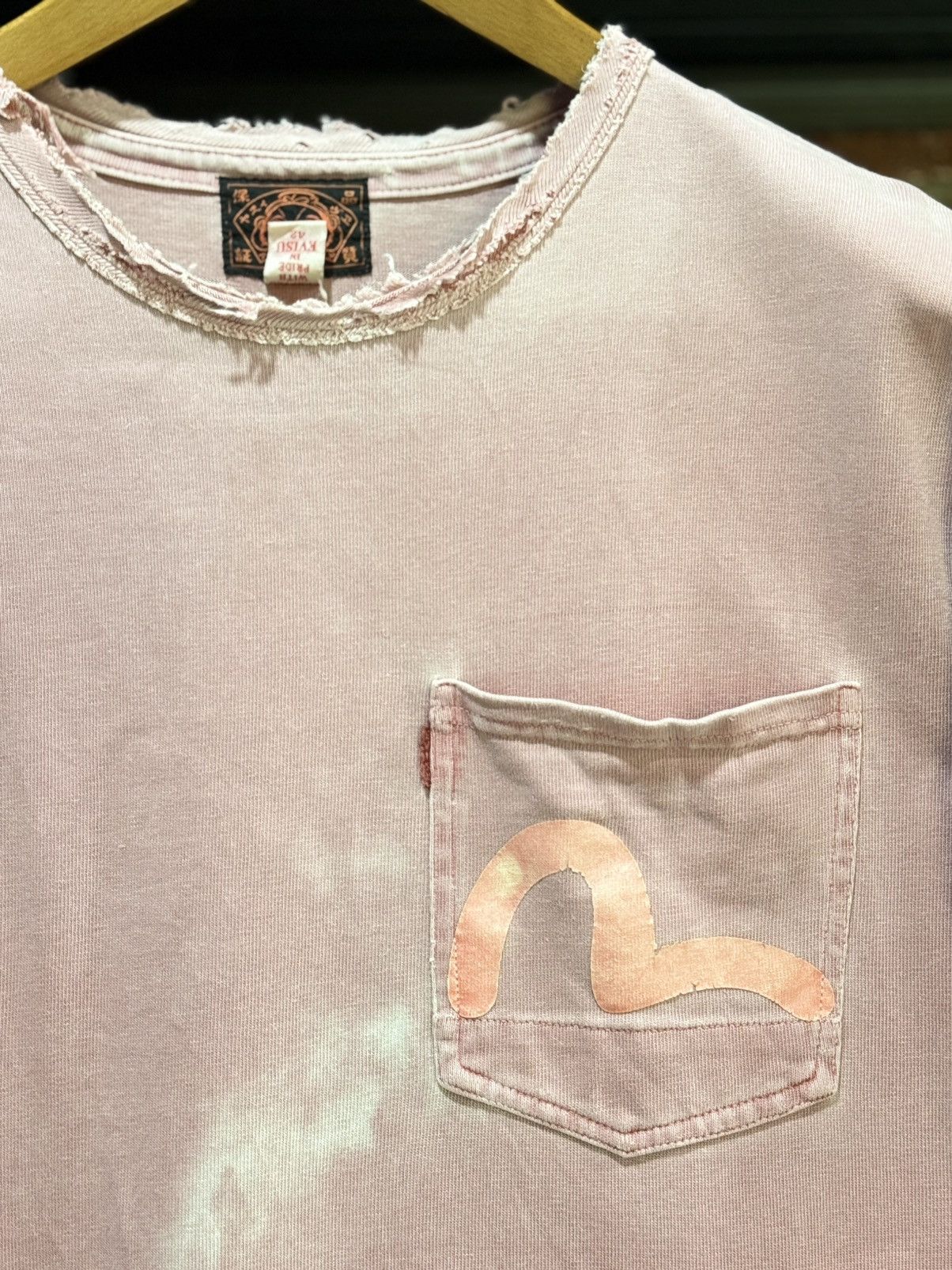 Evisu Thrashed Vintage Evisu Pocket Distressed Heavy Cotton Tee Size US L / EU 52-54 / 3 - 2 Thumbnail