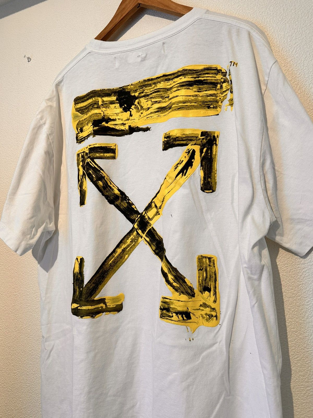 Off-White Acrylic Arrow Tee Size US L / EU 52-54 / 3 - 2 Thumbnail
