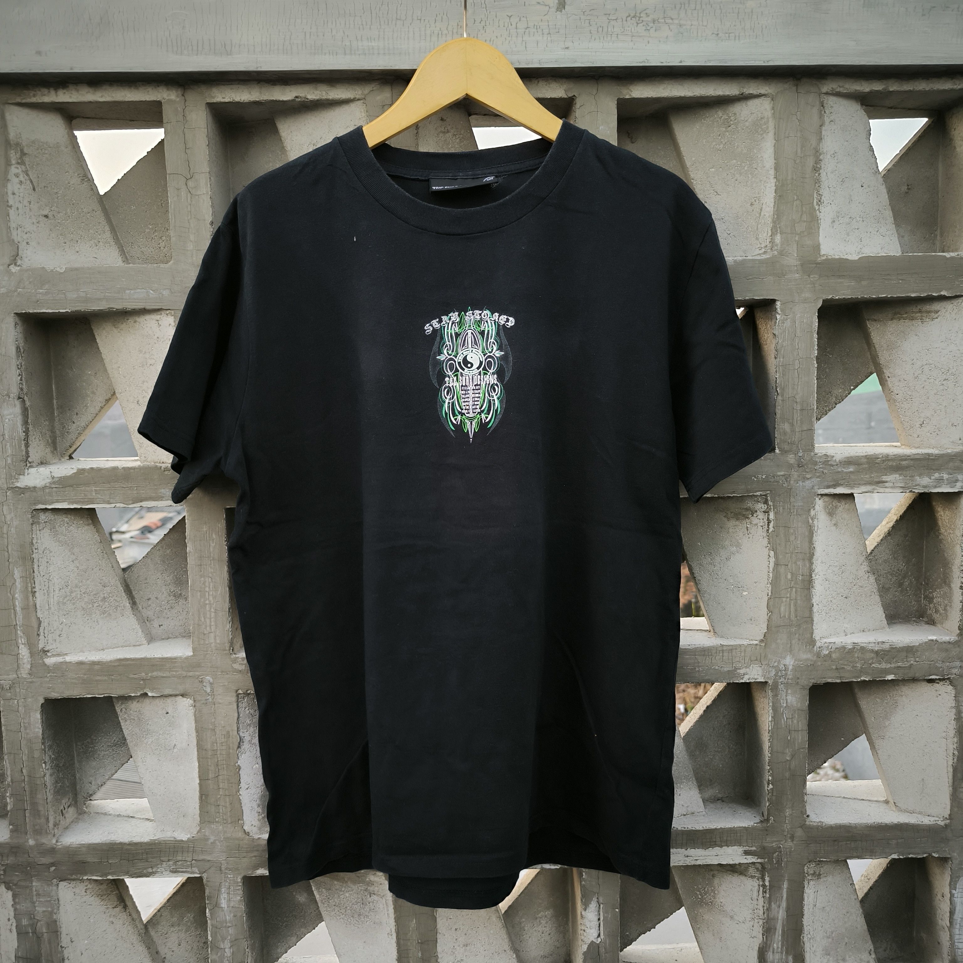 Other VINTAGE Y2K T&C SURF DESIGN TEE Size US XL / EU 56 / 4 - 2 Thumbnail