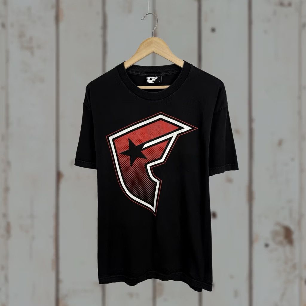Etro VINTAGE Famous Stars & Straps T-Shirt Retro Black L Mens Size US L / EU 52-54 / 3 - 1 Thumbnail