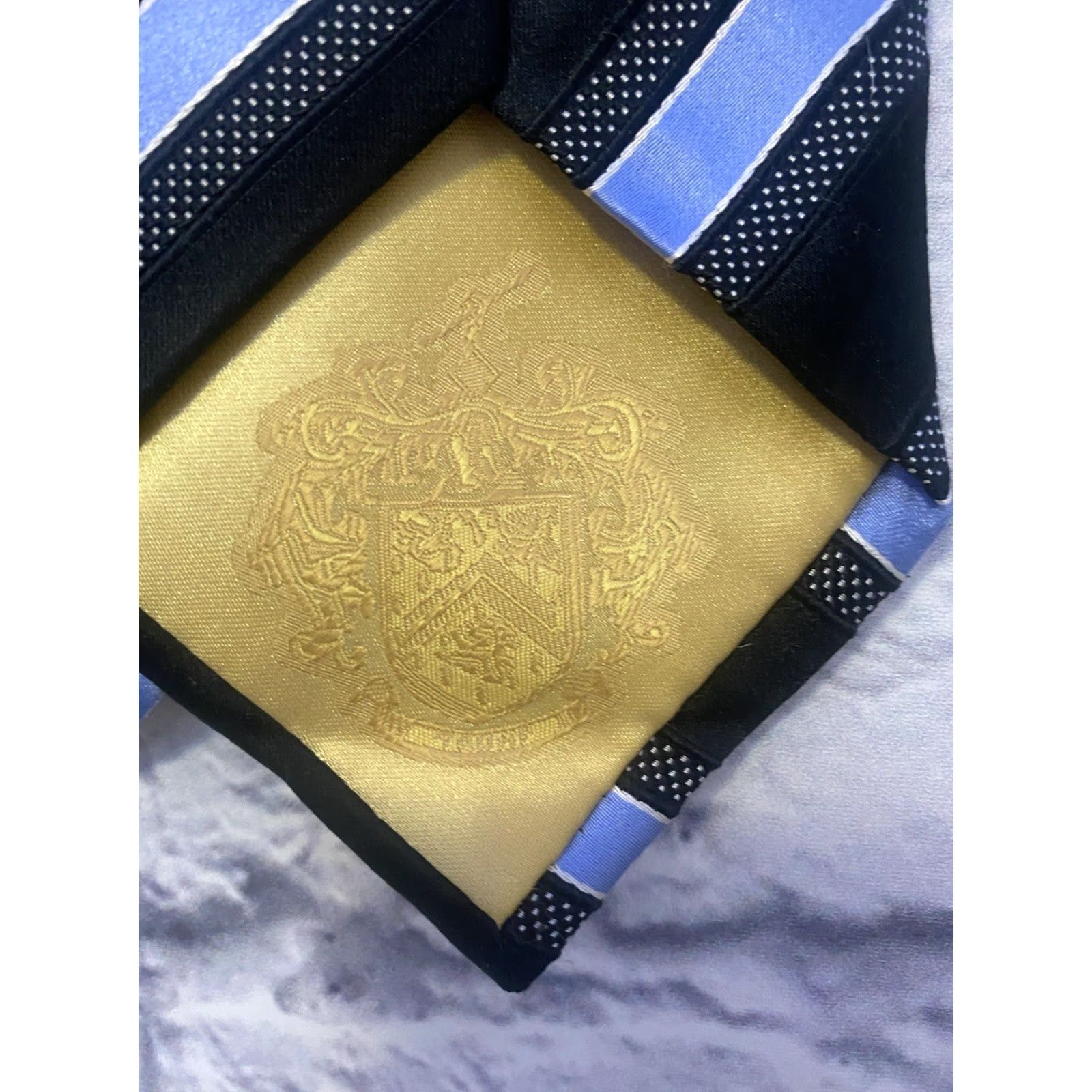 Vintage **Donald Trump Signature Collection Blue Stripe Tie 100% Silk** User: **Donald Trump Signature Collection Blue Stripe Mens Tie 100% Silk** Size ONE SIZE - 4 Thumbnail
